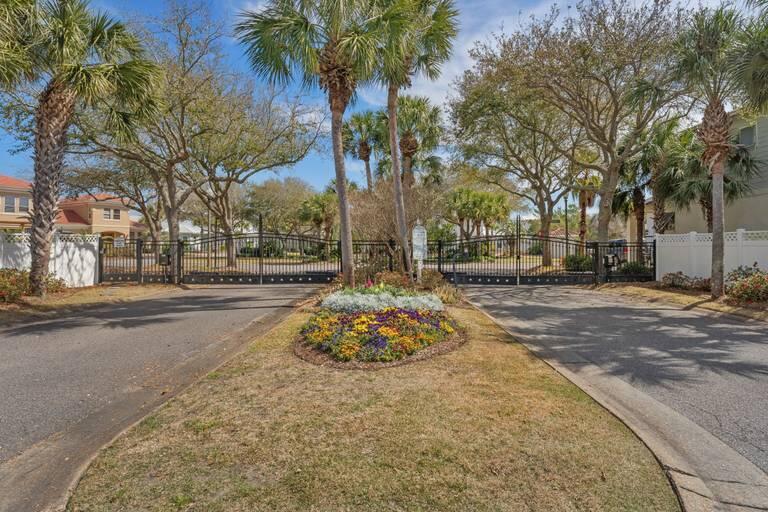 EMERALD WATERS VILLAGE - Residential