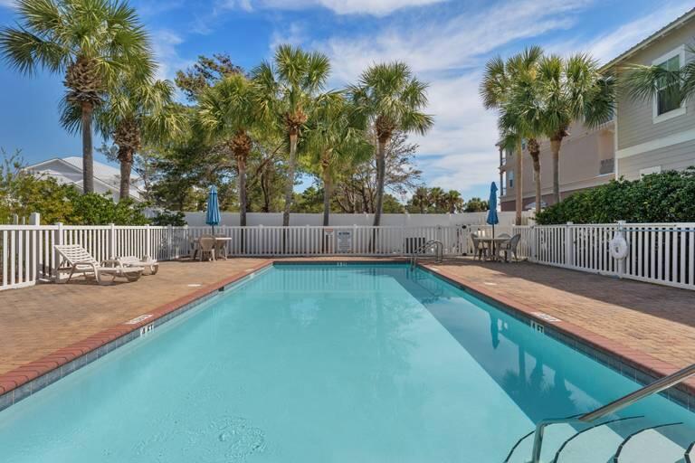 EMERALD WATERS VILLAGE - Residential