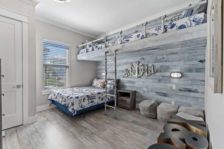 EMERALD WATERS VILLAGE - Residential