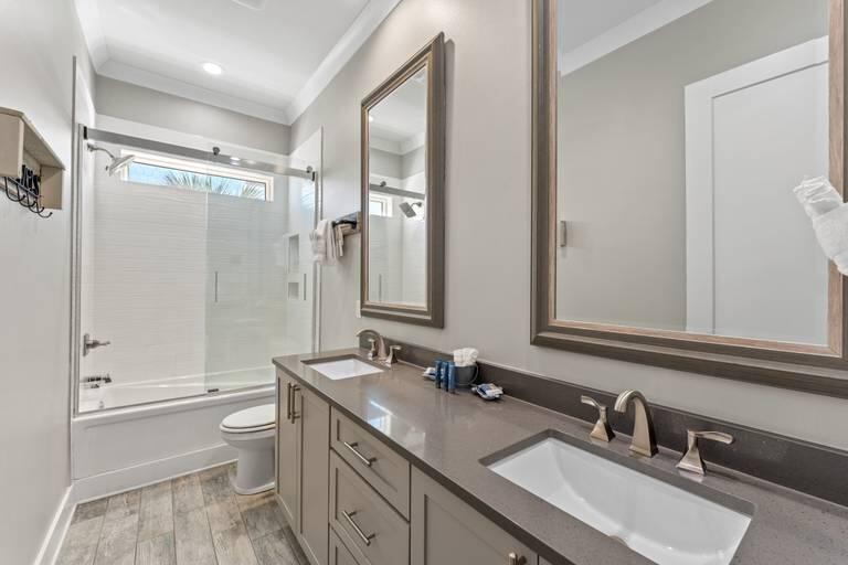 EMERALD WATERS VILLAGE - Residential