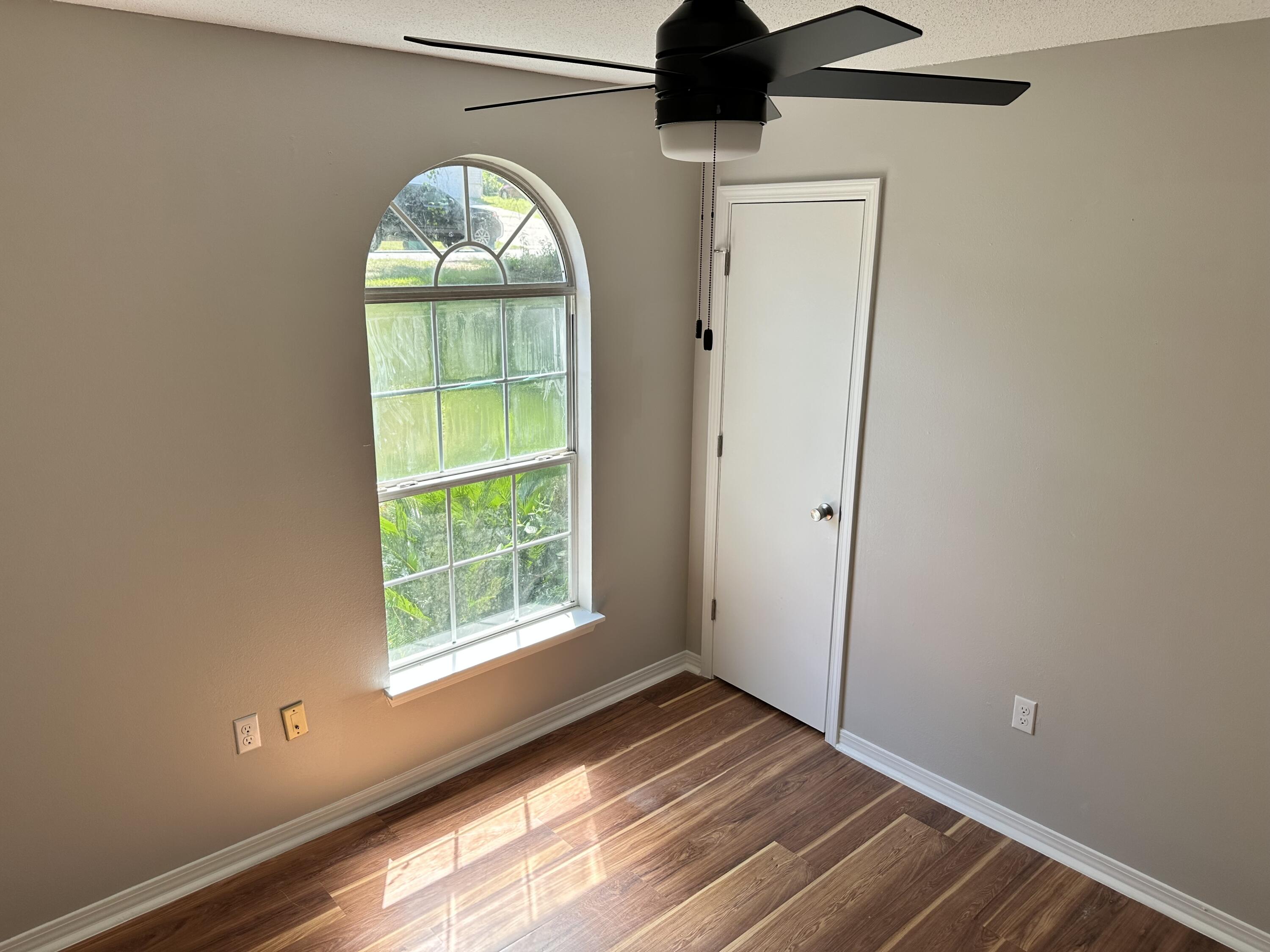 KINGS CROSSING PH 1 - Residential Lease