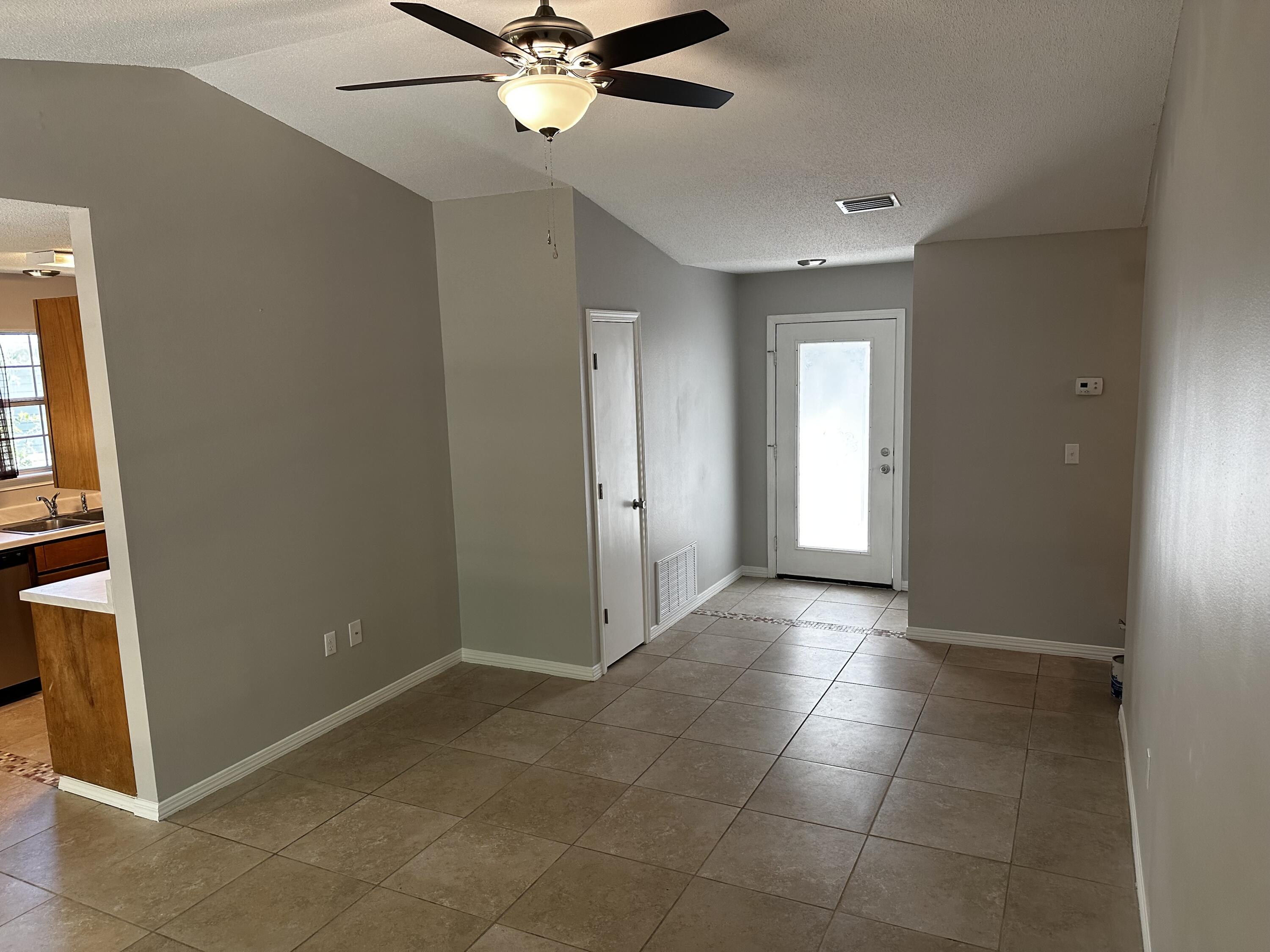KINGS CROSSING PH 1 - Residential Lease