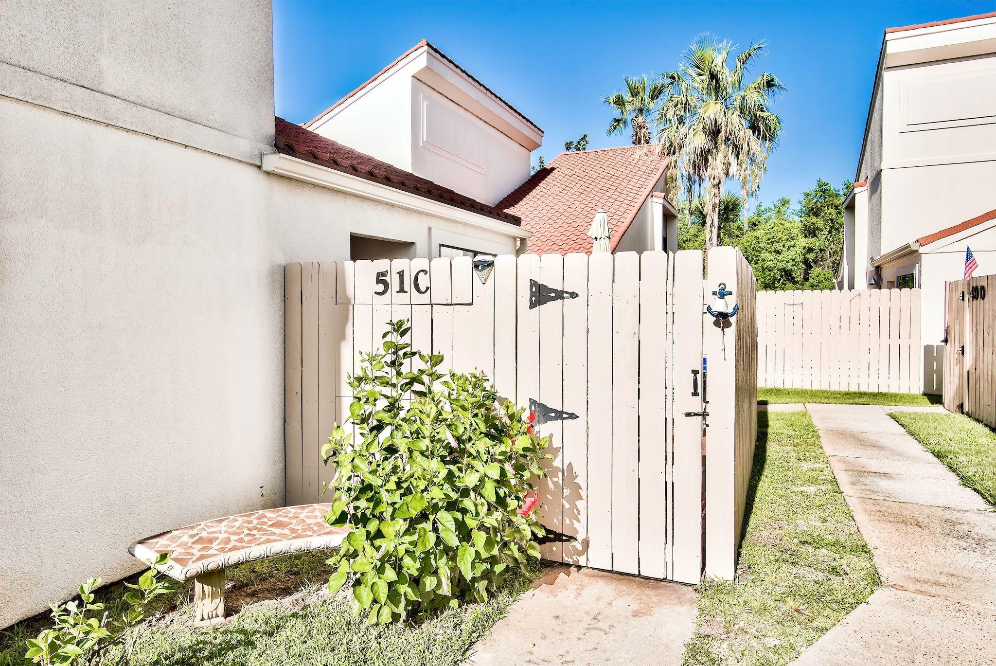This beautiful townhouse, freshly painted with granite countertops in the kitchen, is located in ''position A'' of the popular Horizon South Community! Take a short walk to the sandy white beaches from this 2 bedroom, 2 baths, fully furnished townhouse. For more entertainment, enjoy the many amenities in Horizon South, including a clubhouse with pool tables and a fitness room; 4 swimming pools; 2 hot tubs; tennis courts; shuffleboard court; basketball court; horseshoe pits; mini-golf; and Horizon South Community beach access. Take a leisurely stroll down Front Beach Road to excellent restaurants and shopping. All information should be verified.