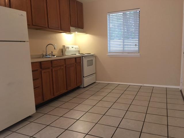 OAKLAND ADD E1/2 LOT - Residential