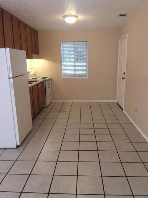 OAKLAND ADD E1/2 LOT - Residential