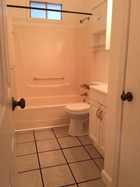 OAKLAND ADD E1/2 LOT - Residential