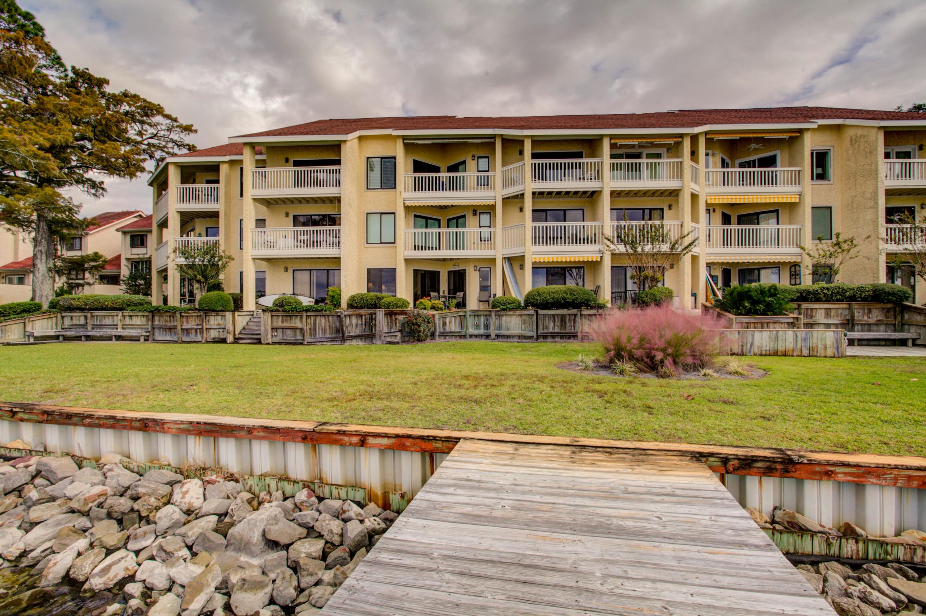 BAY VILLAS - Residential