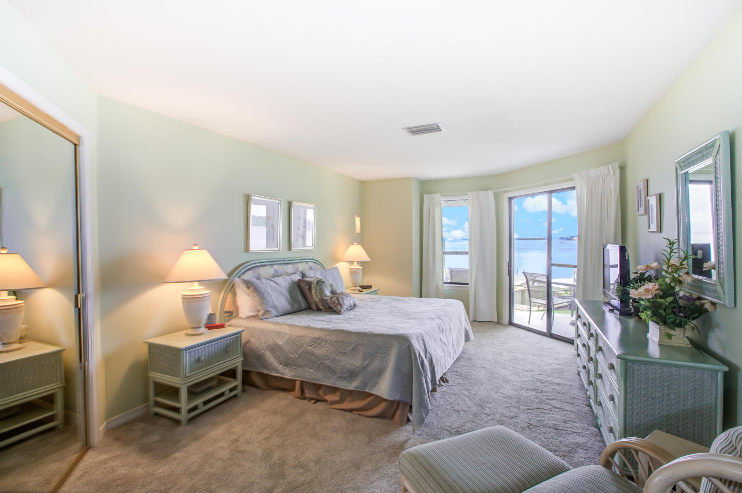 BAY VILLAS - Residential