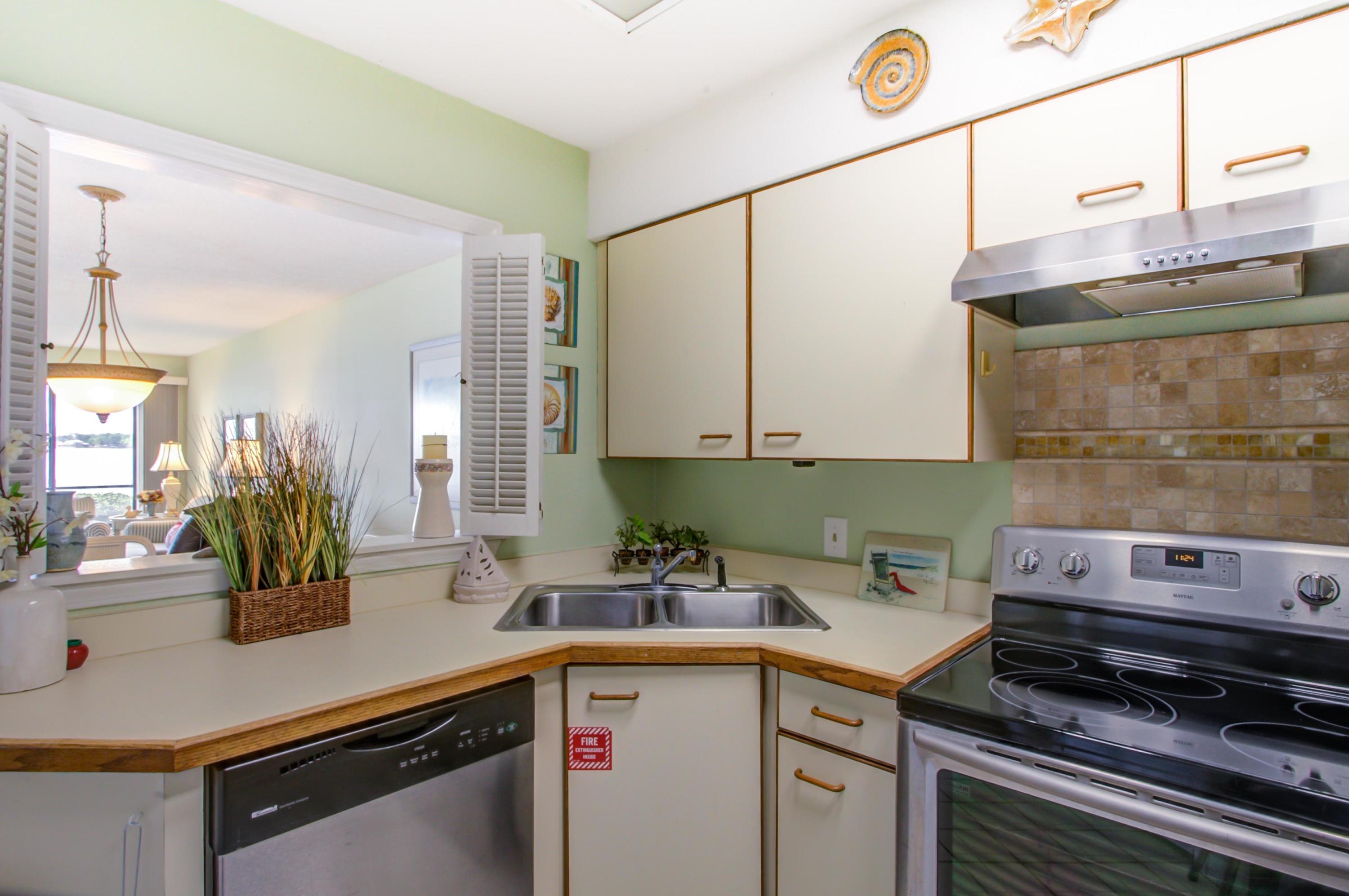 BAY VILLAS - Residential