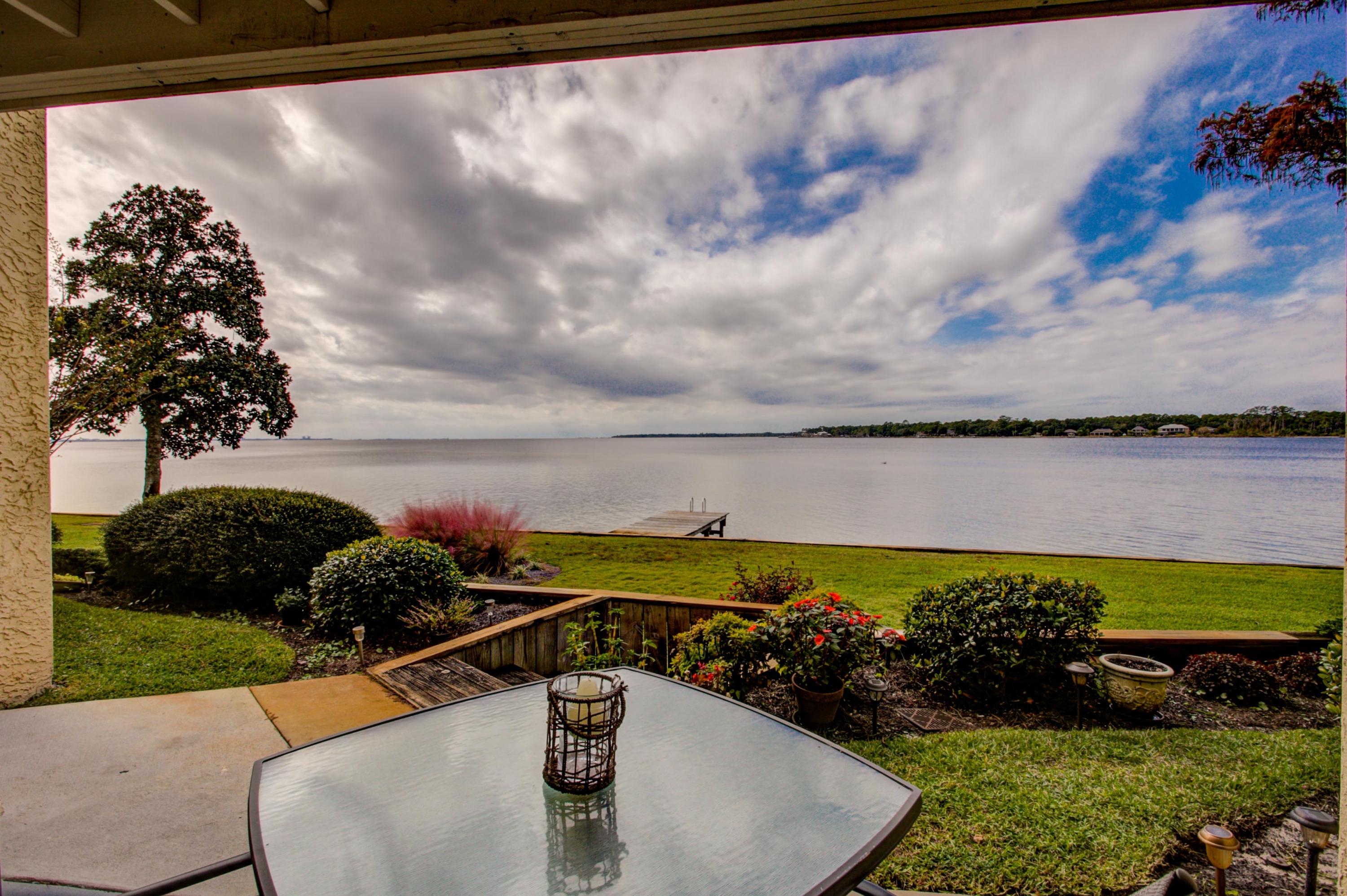 Great water front unit in Bluewater Bays, Marina Villas. Just step out your door to the gorgeous views of Choctawhatchee Bay. So many amenities to enjoy. Within walking distance to the Marina Docks ,restaurant, Schooners Oyster Bar and beautiful sunsets. Nicely furnished and well maintained, just waiting for you.