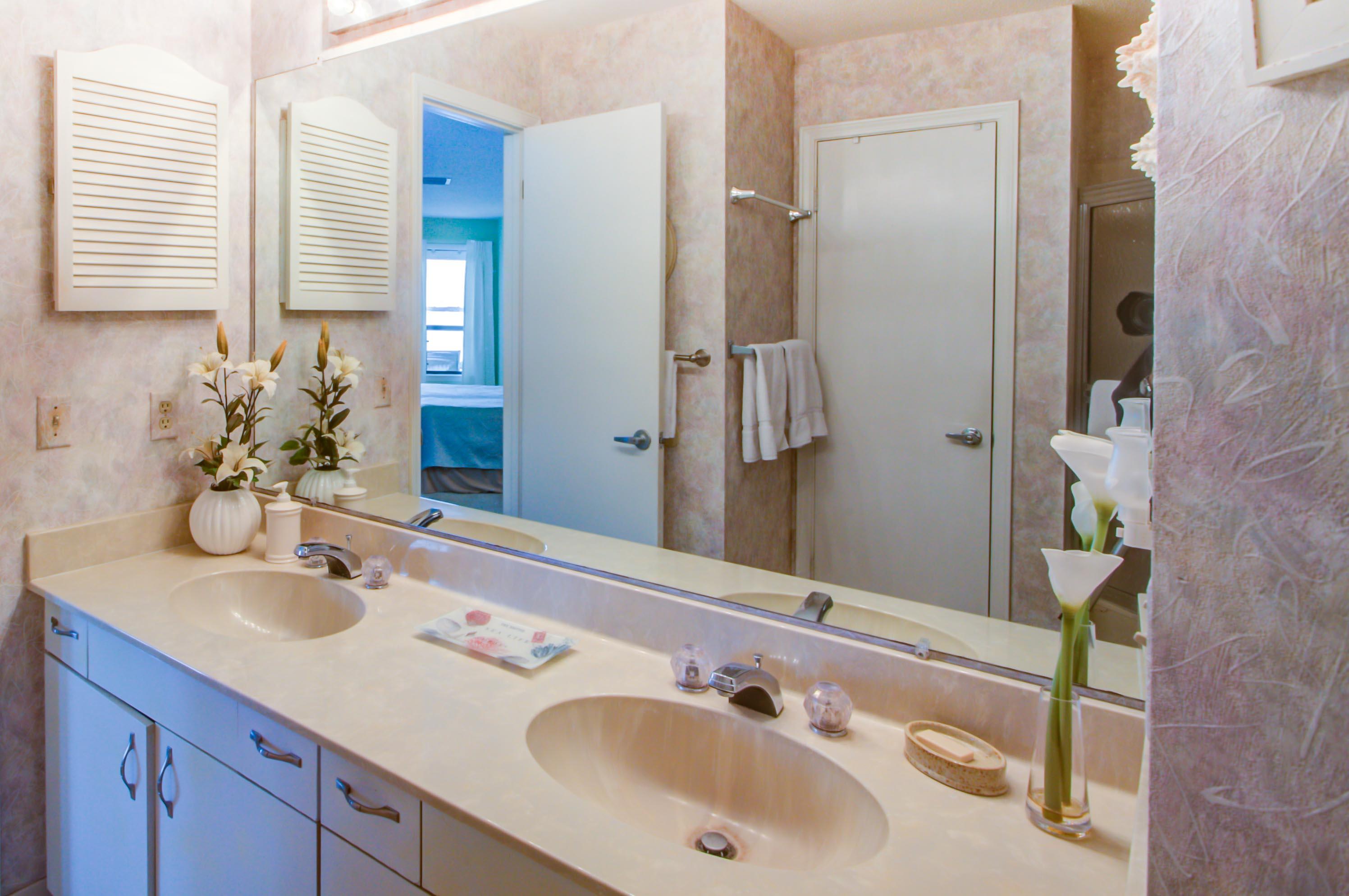 BAY VILLAS - Residential