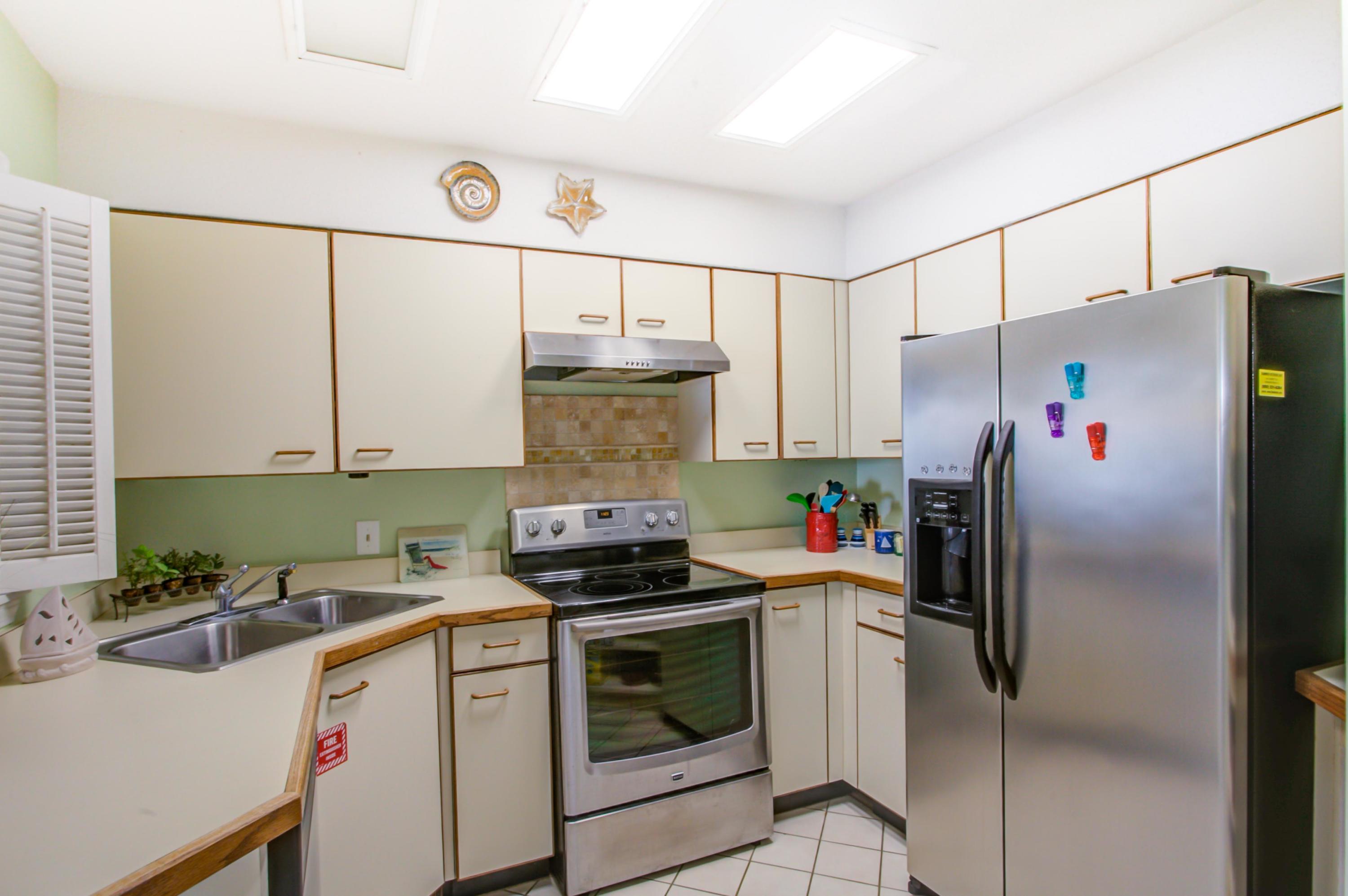 BAY VILLAS - Residential