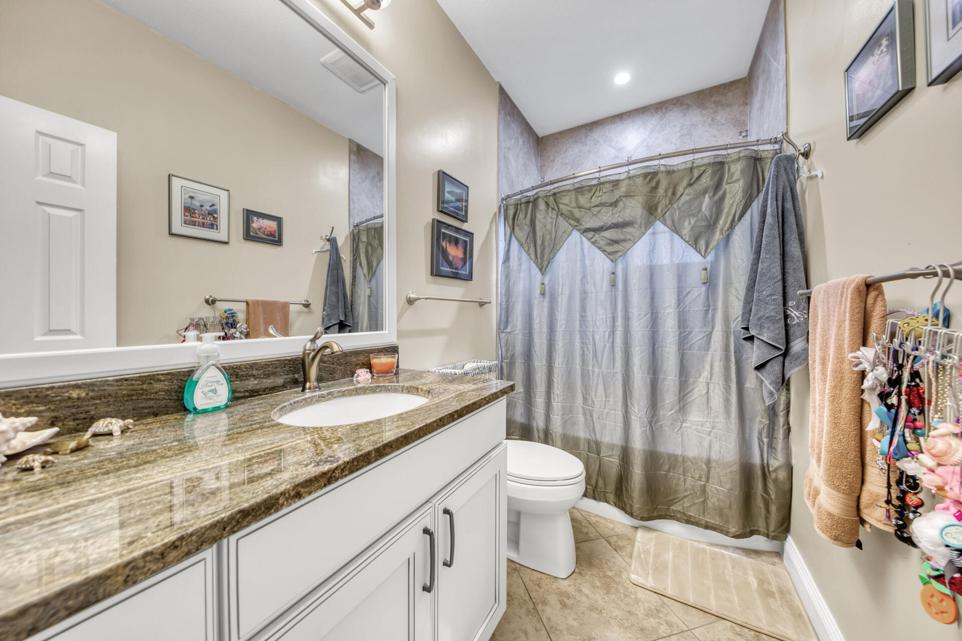 LAKE POINTE - Residential