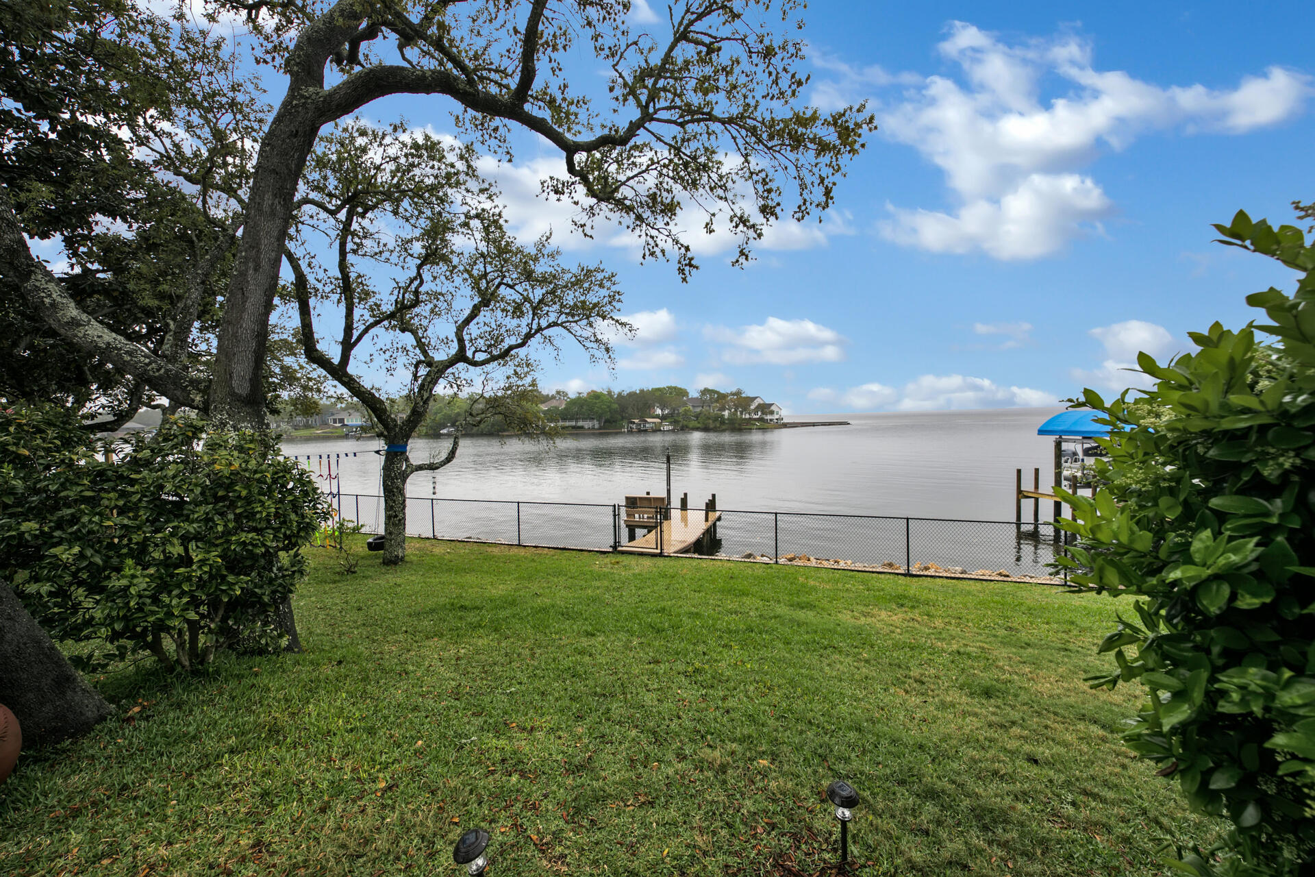 LAKE POINTE - Residential