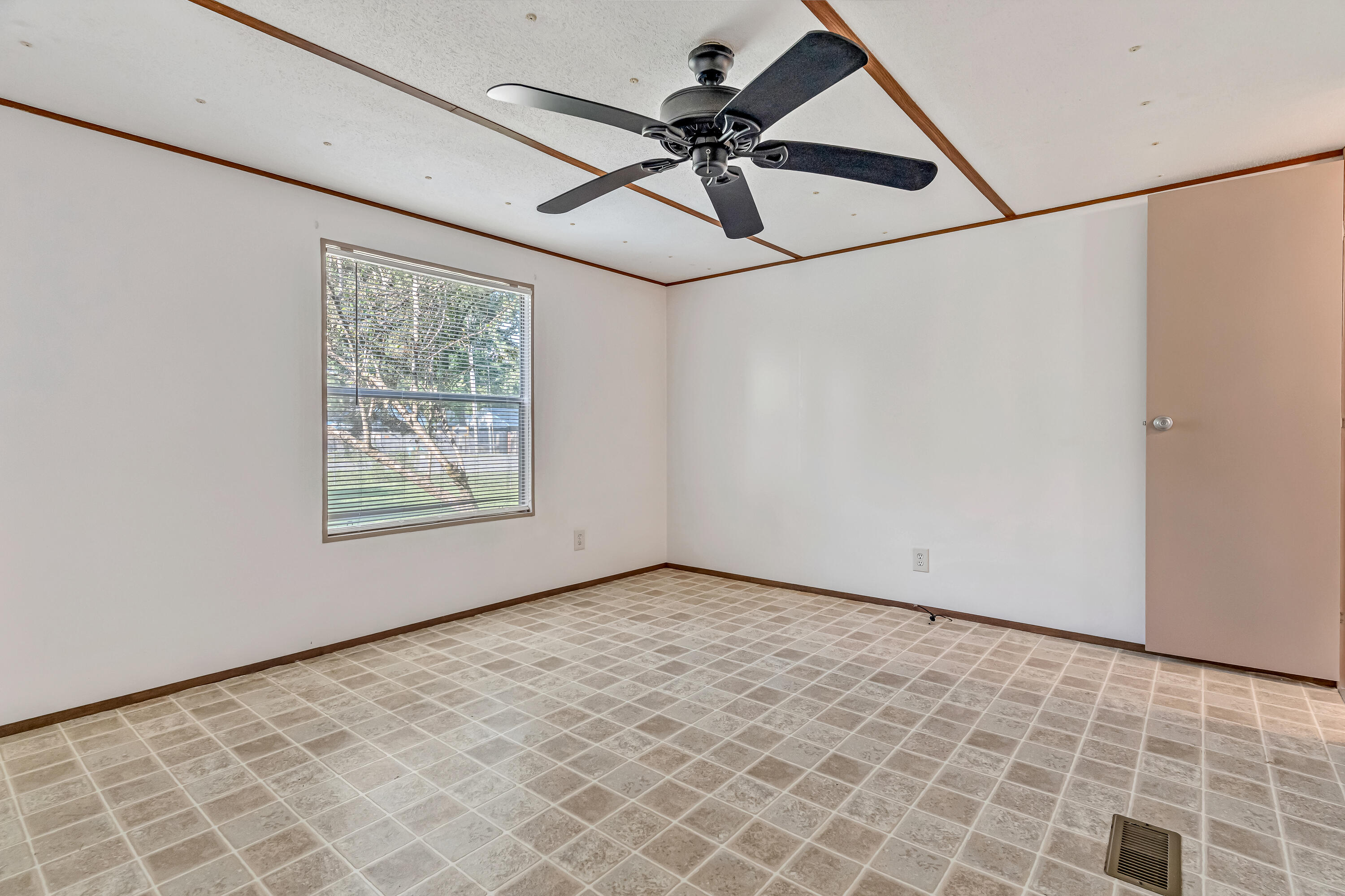 GREEN ACRES - Residential Lease