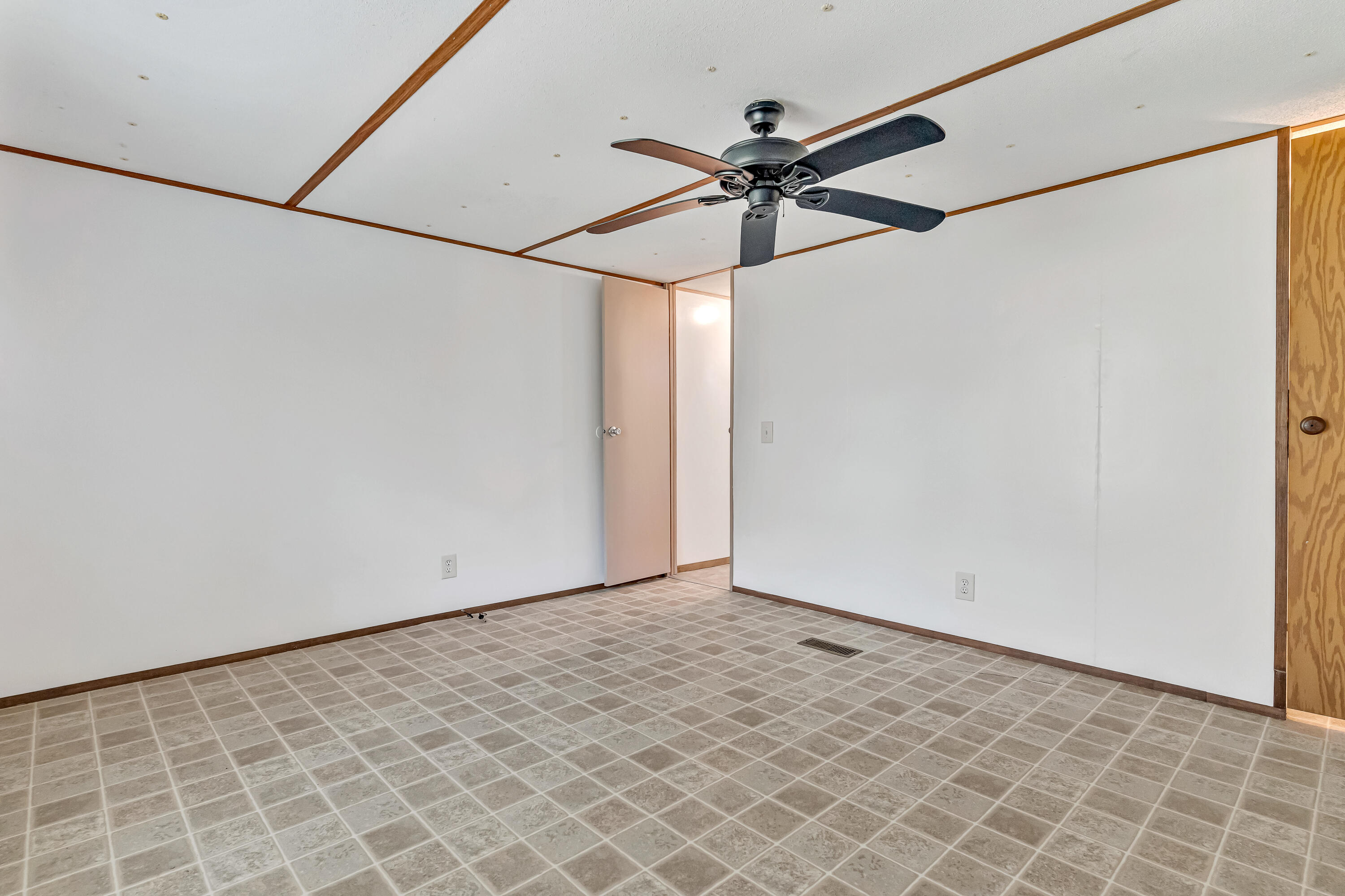 GREEN ACRES - Residential Lease