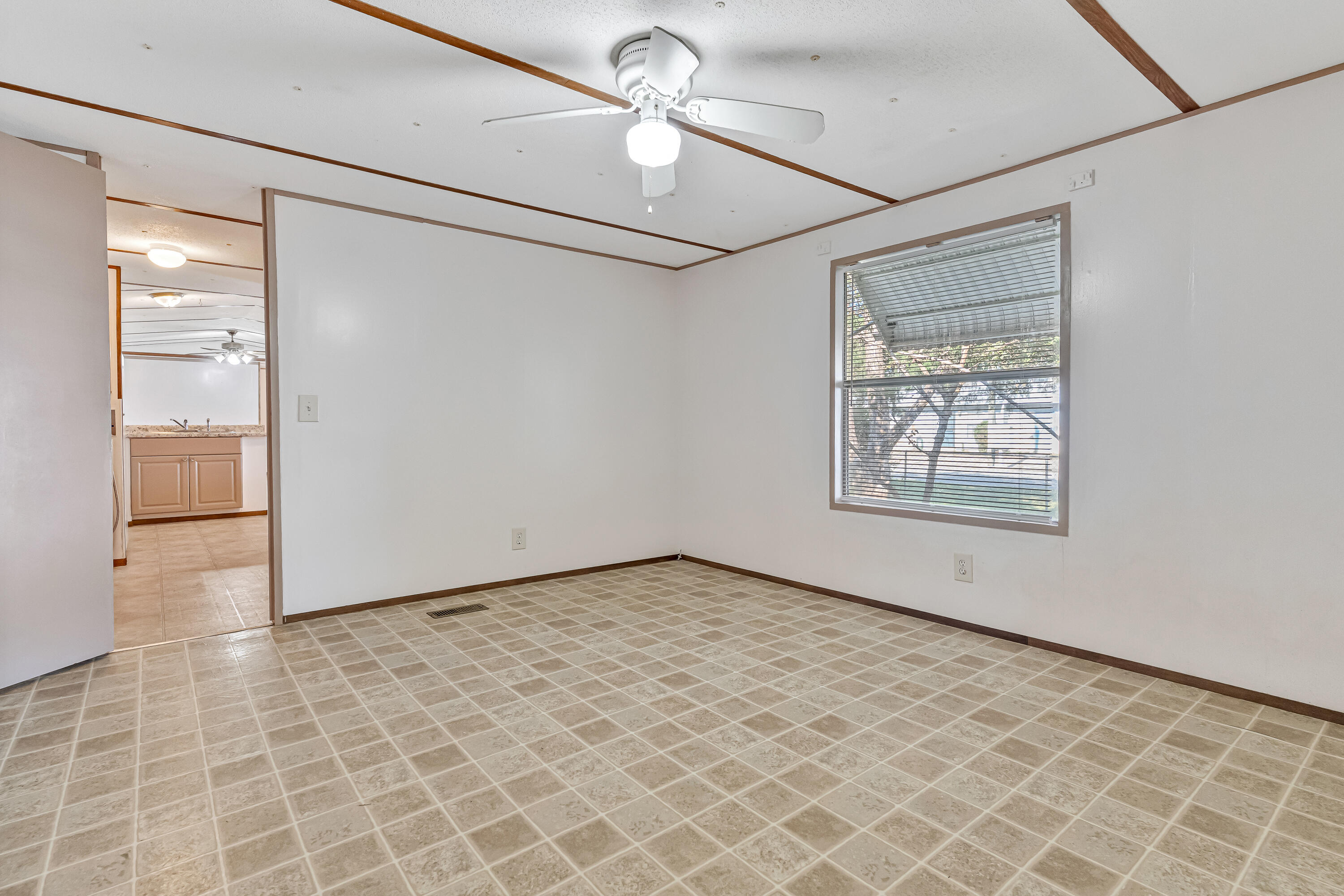 GREEN ACRES - Residential Lease