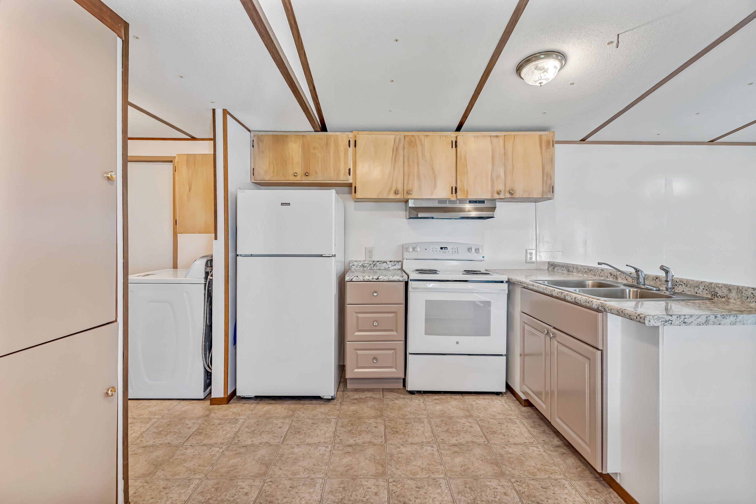 GREEN ACRES - Residential Lease