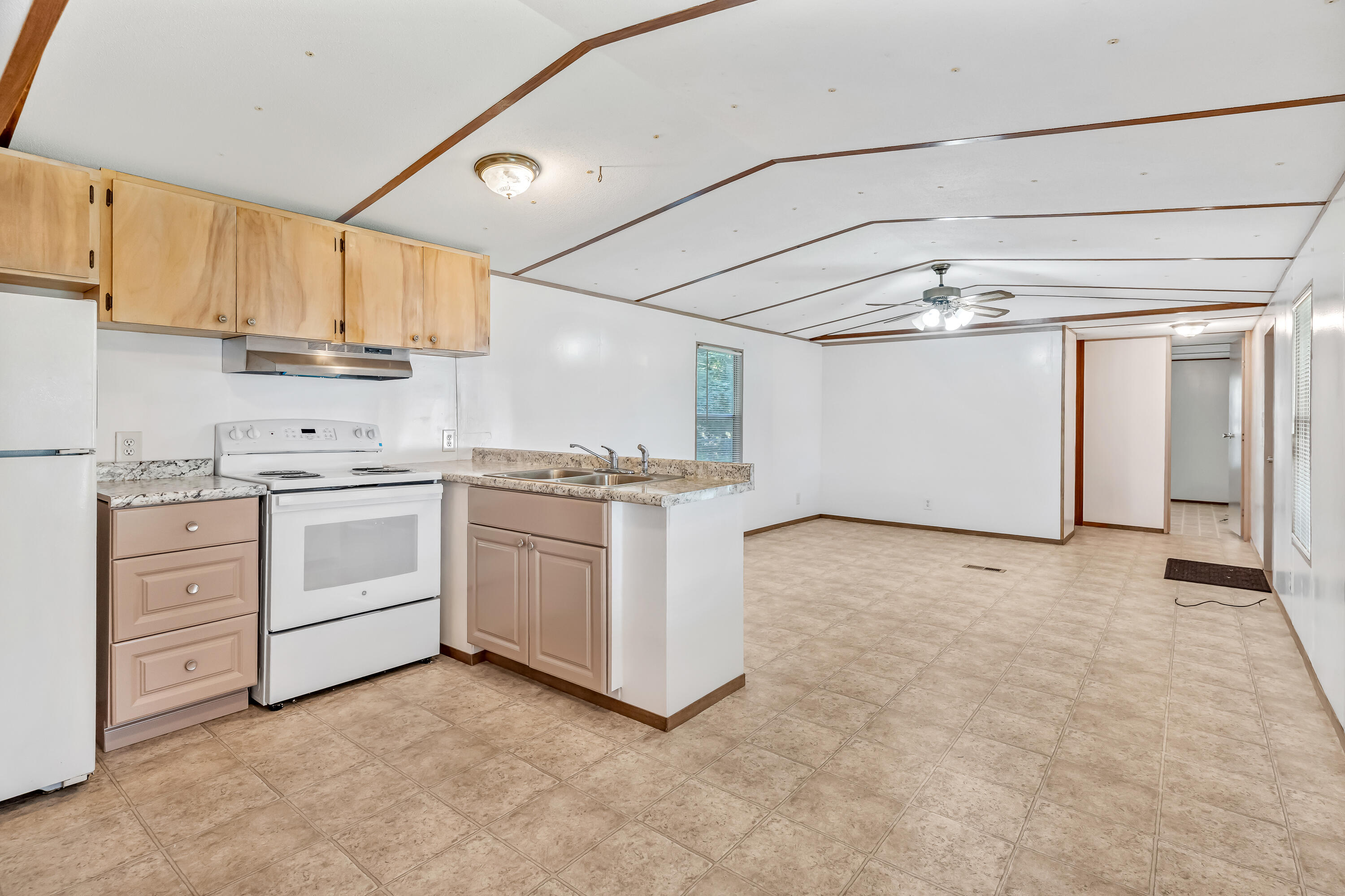 GREEN ACRES - Residential Lease