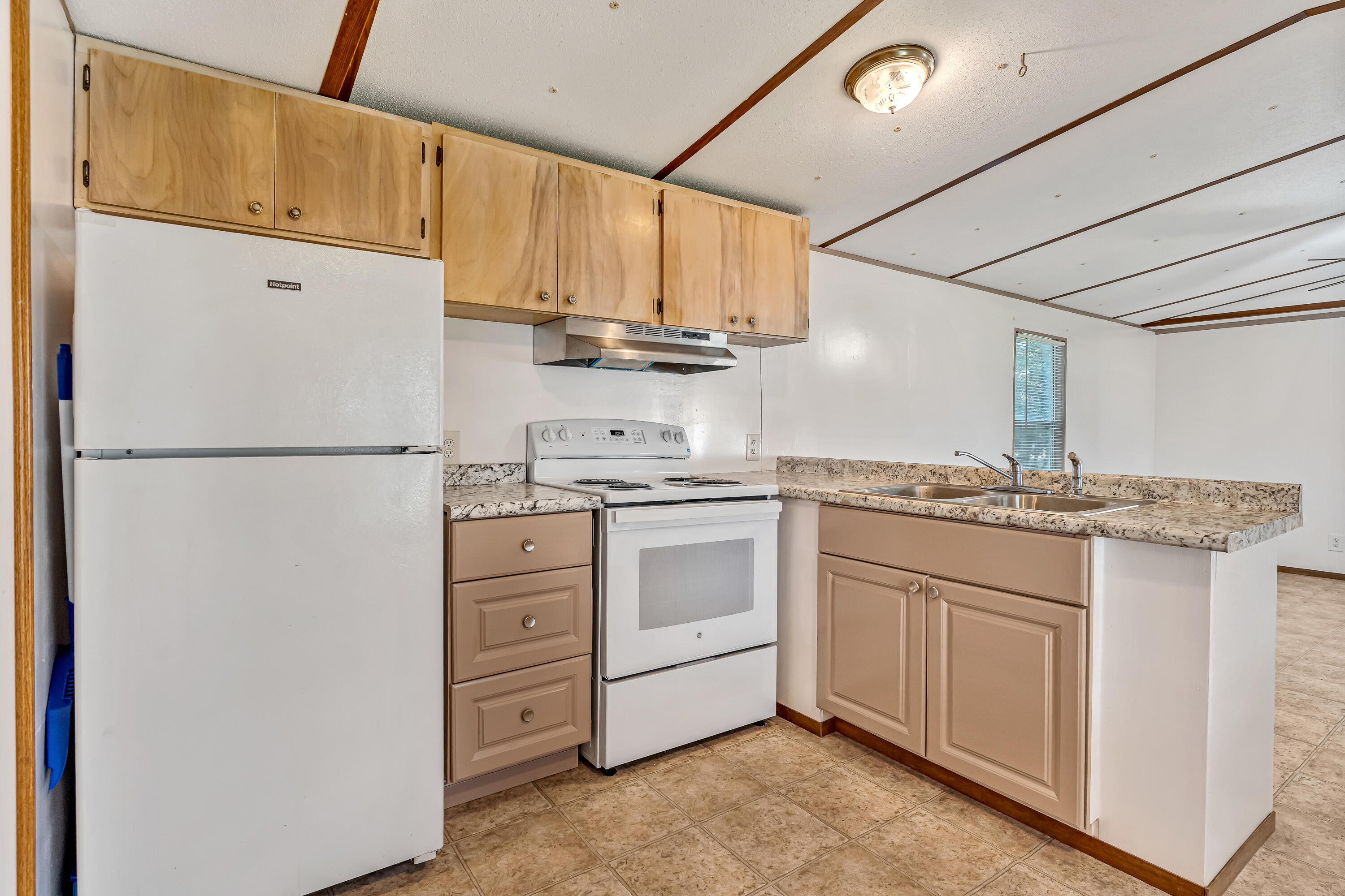 GREEN ACRES - Residential Lease
