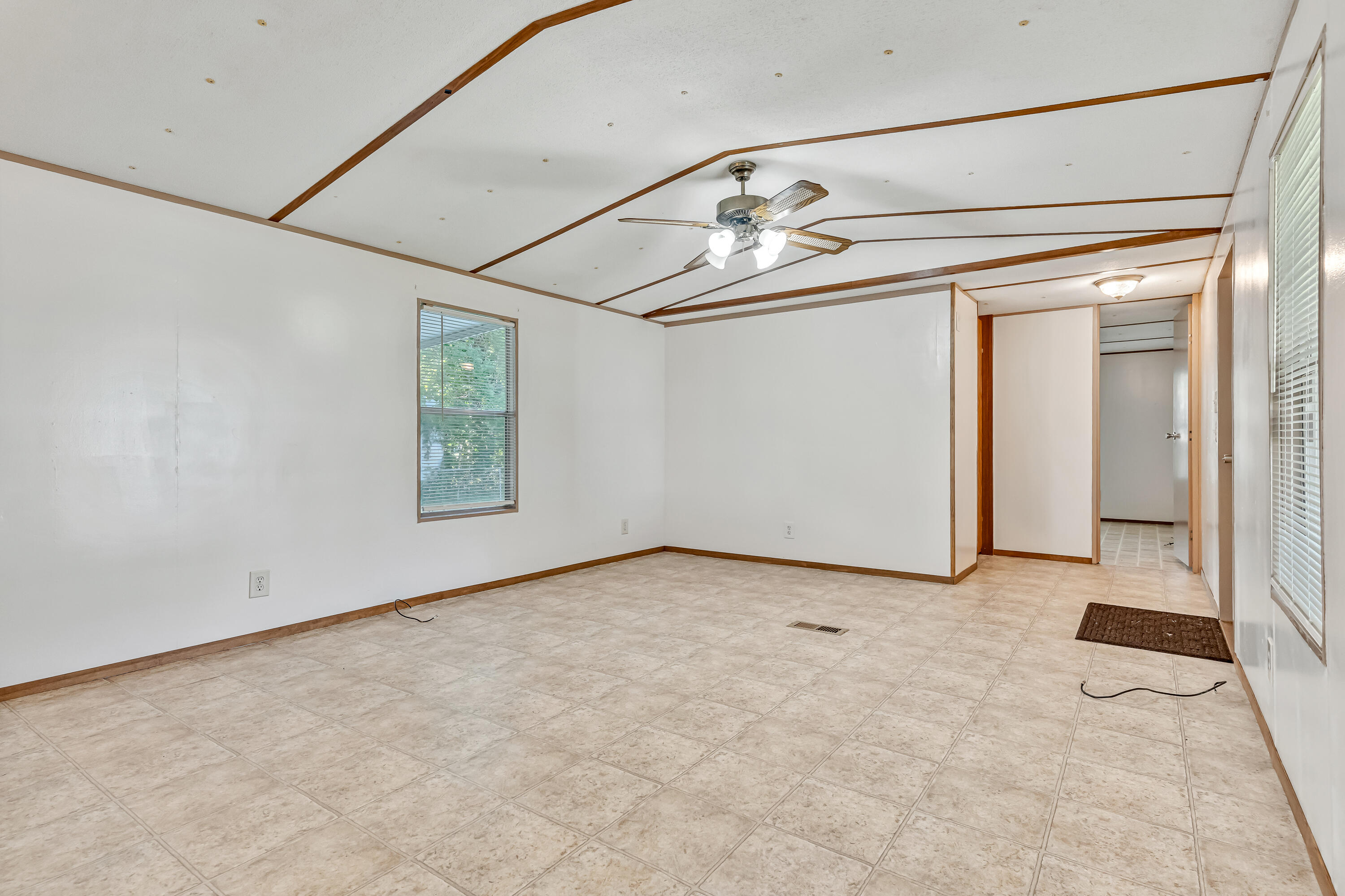 GREEN ACRES - Residential Lease