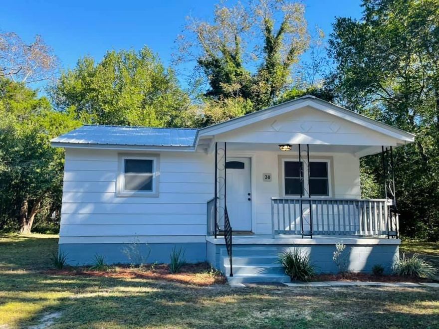 Immaculate two bedroom, one bathroom Florida Cottage with a bonus room that would be perfect for an office, dining room or play room! Recently updated flooring, paint, HVAC, Windows, Insulation, Bathroom & Kitchen makes this the coziest of places to call home! Easy access to all of DeFuniak Springs, but still tucked away! Rental requirements are that you make $3000 per month, have a credit score of 600 and one year on the job! Application along with background and credit check will be required!