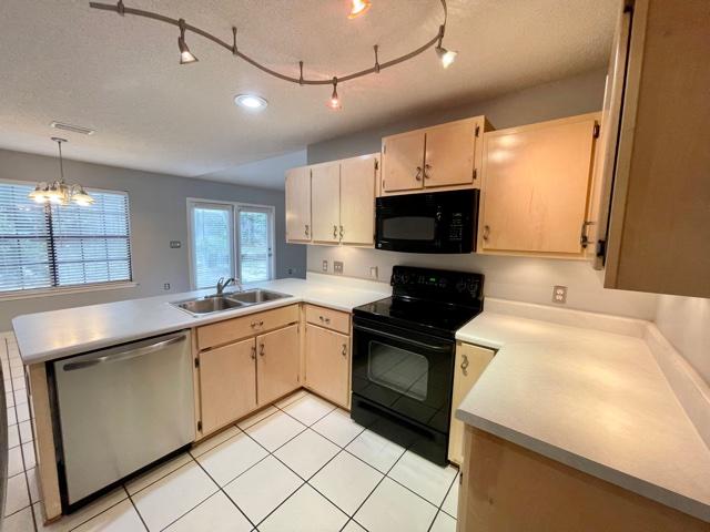 COUNTRYVIEW ESTATES - Residential Lease