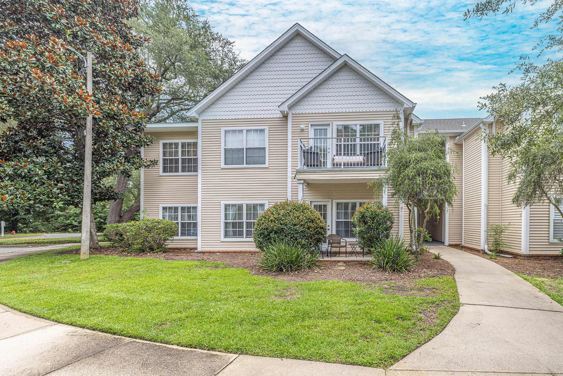 THE OAKS AT NICEVILLE - Residential