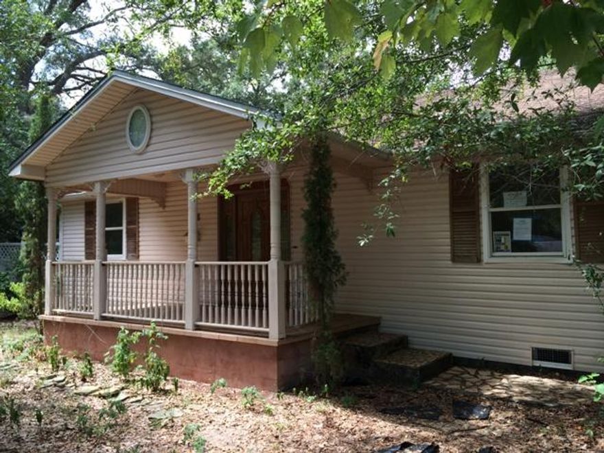 Where on earth can you get a home for less than $40/sf? This charming little home located in a quaint little neighborhood is begging you to call it home. With a little TLC this could be somebody's dream home. Call today before this one is gone.