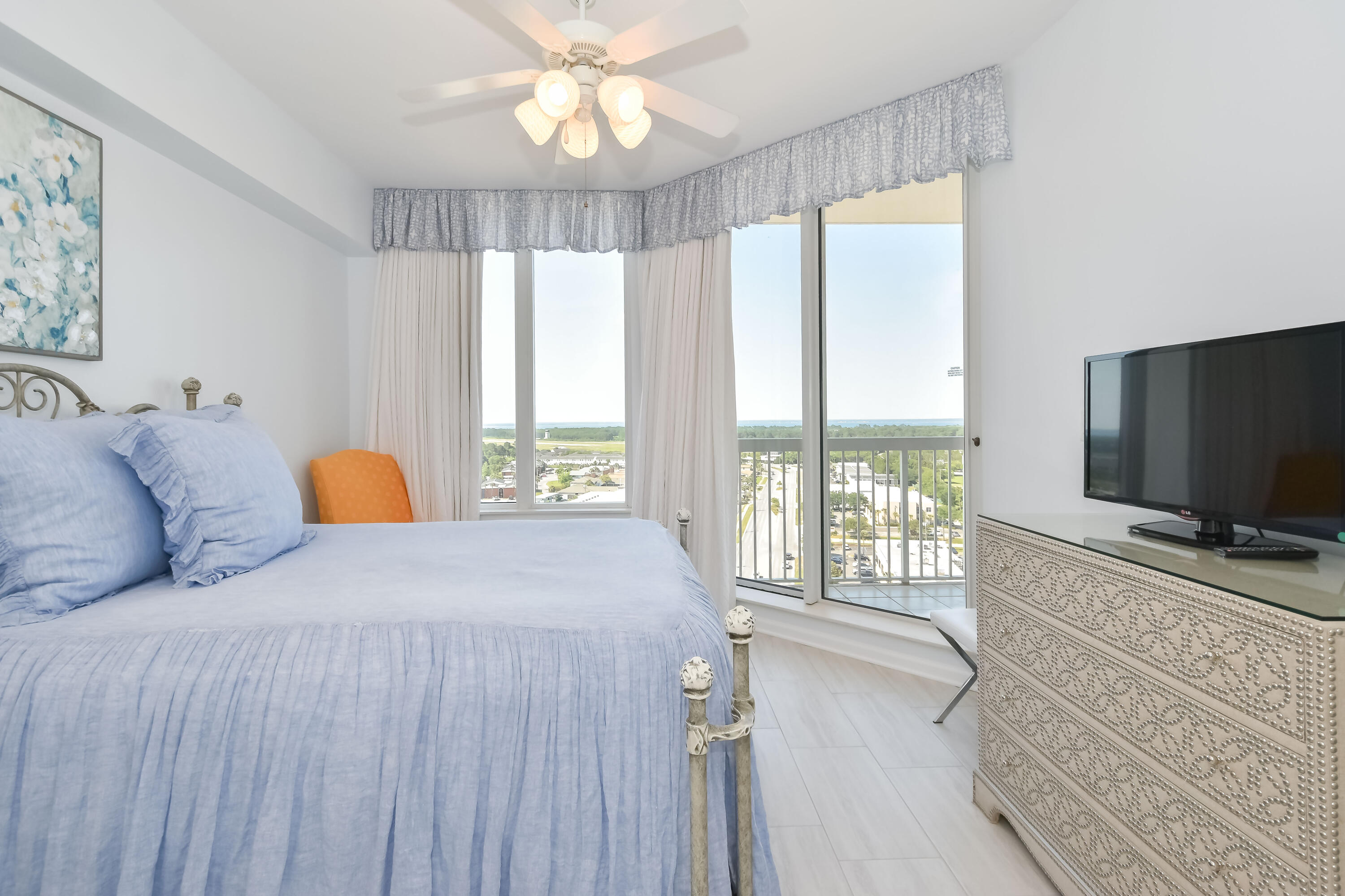 SILVER BEACH TOWERS - Residential