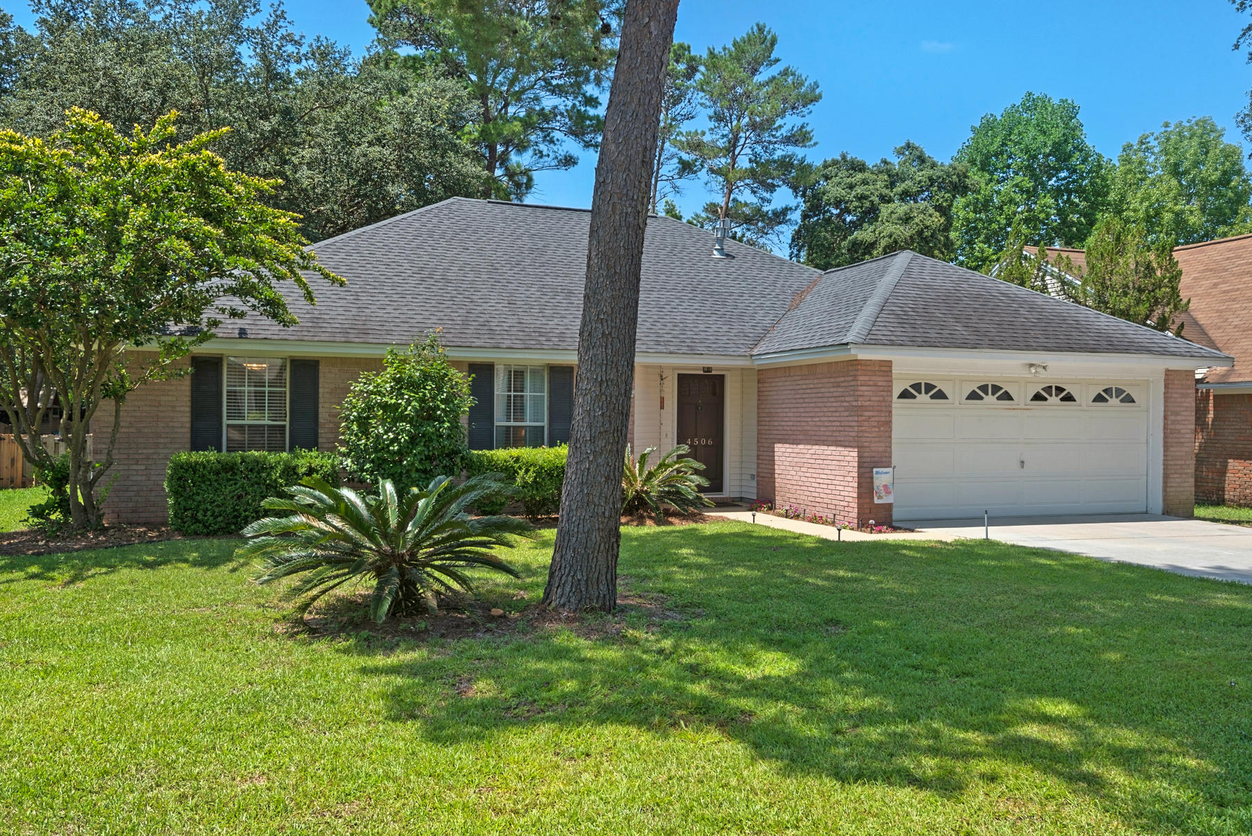 PARKWOOD LANE BLUEWATER BAY - Residential