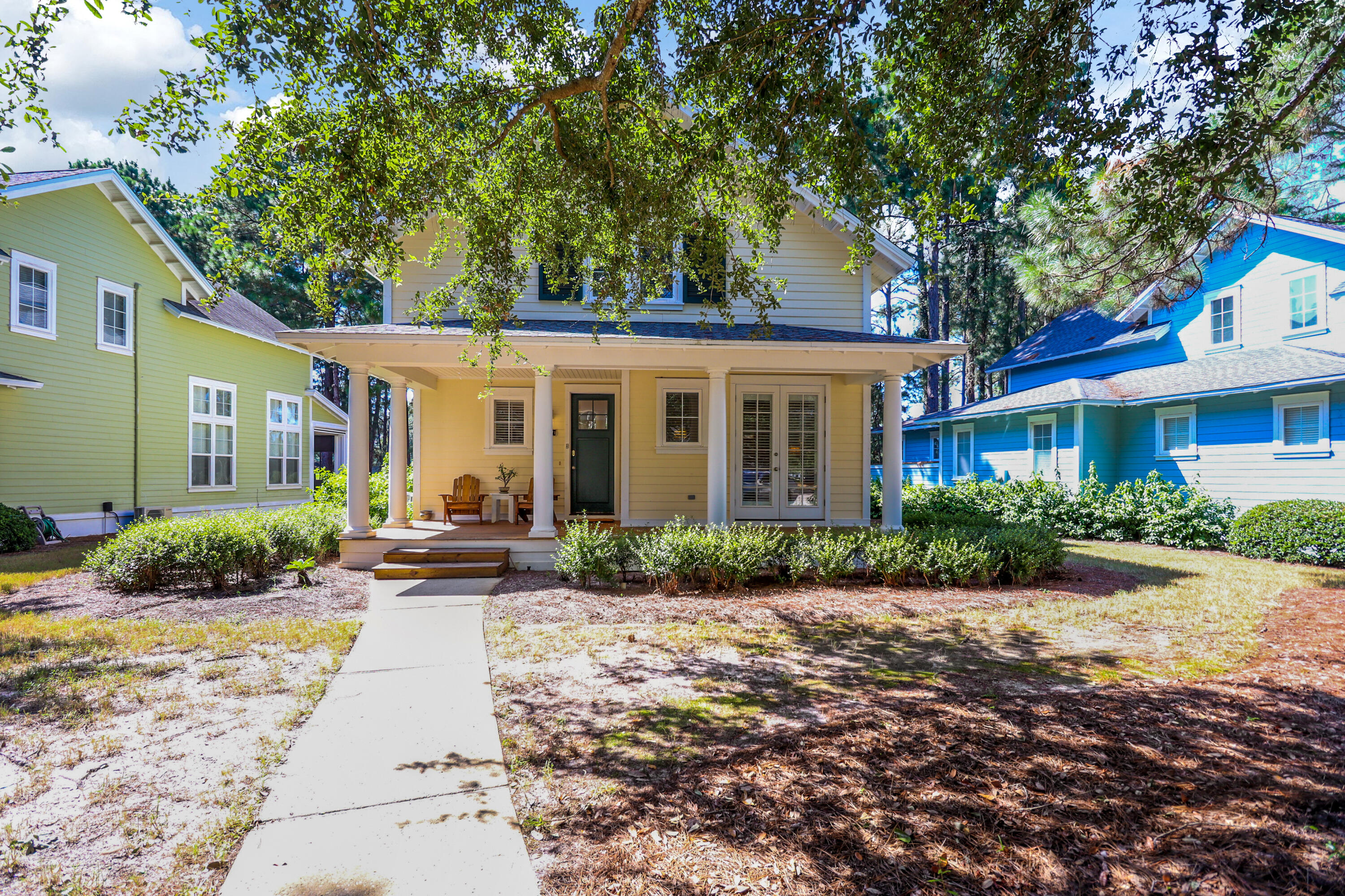 Sit on the Back Porch and experience one of the most serene views of The Ravens Golf Course. The sunsets are absolutely amazing! 4bd/3.5 bath home, Spacious family and dining area, hardwood floors and french doors opening to back porch. The kitchen has granite countertops, GE stainless appliances. Master bedroom has french doors opening to the front porch. Lovely community pool!