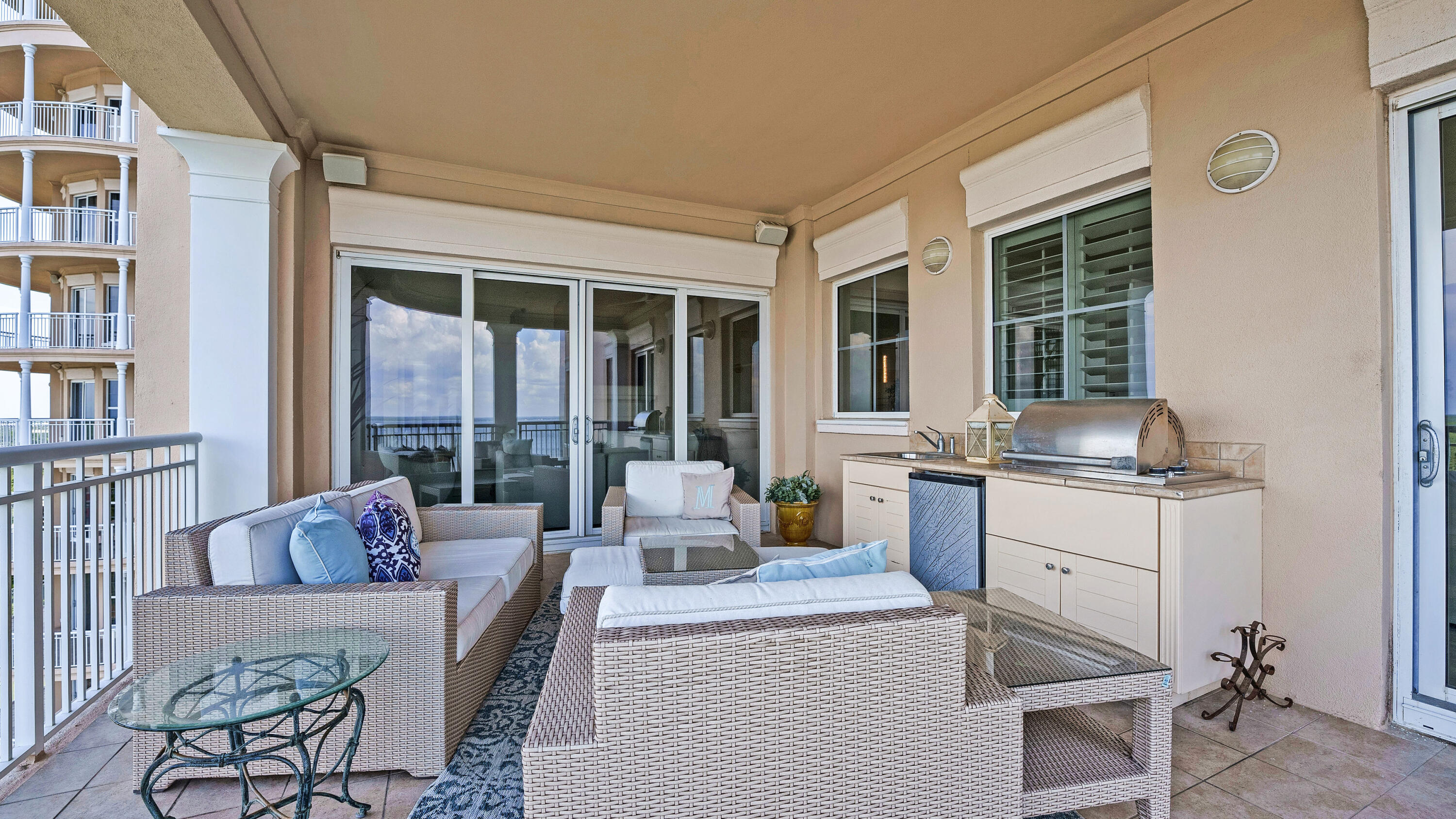 ONE WATER PLACE - Residential