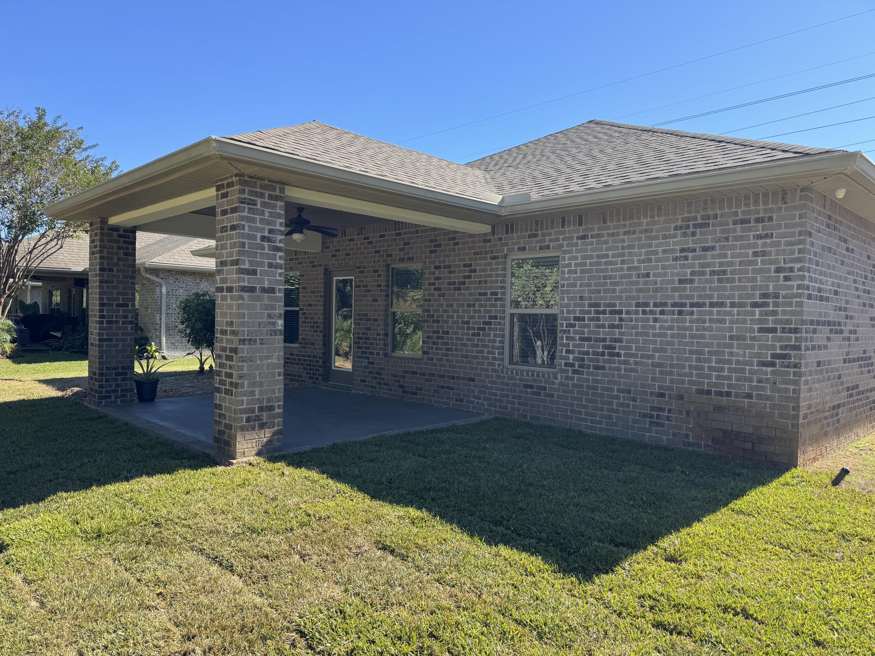 WHISPERING LAKE - Residential