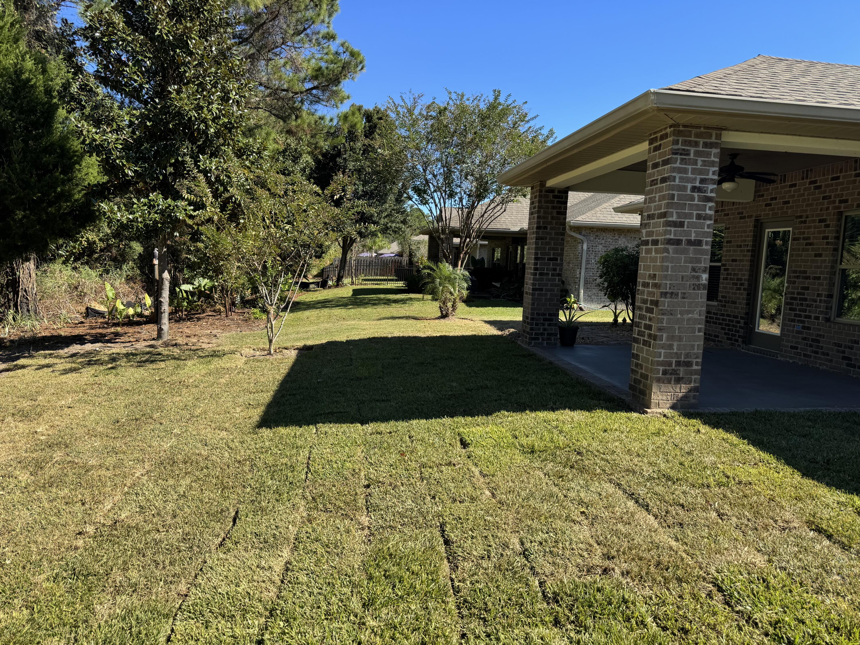 WHISPERING LAKE - Residential