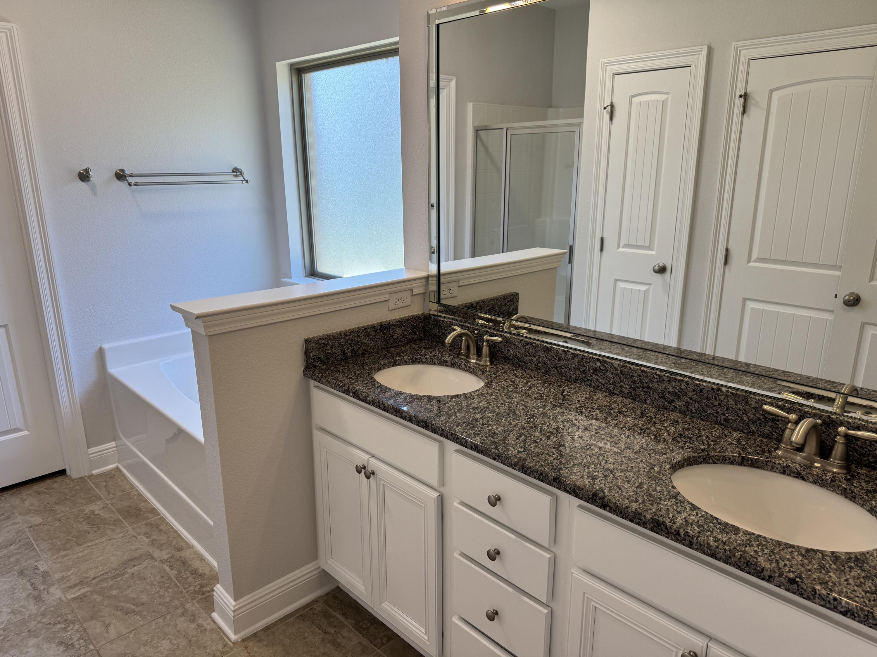 WHISPERING LAKE - Residential