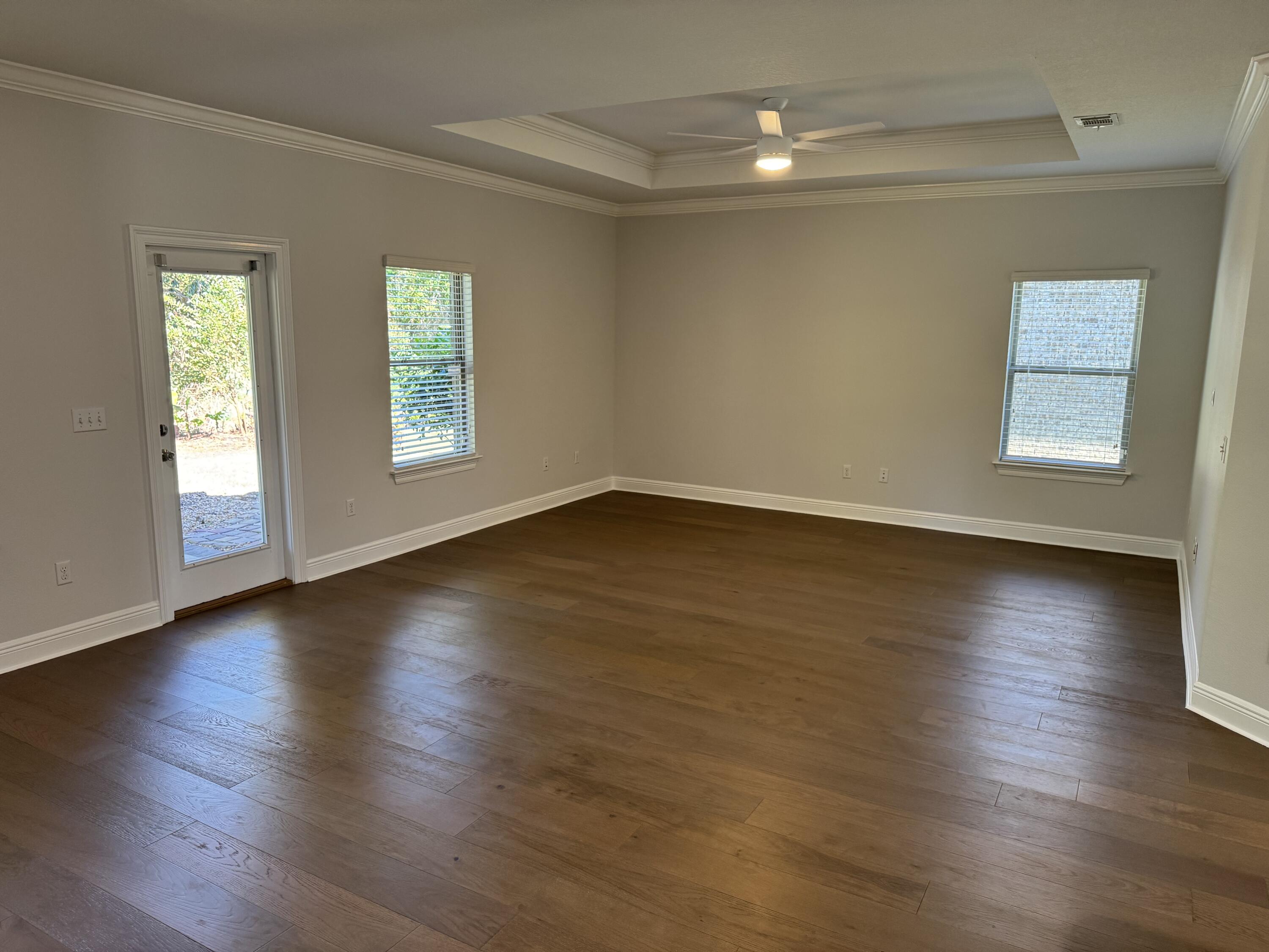 WHISPERING LAKE - Residential