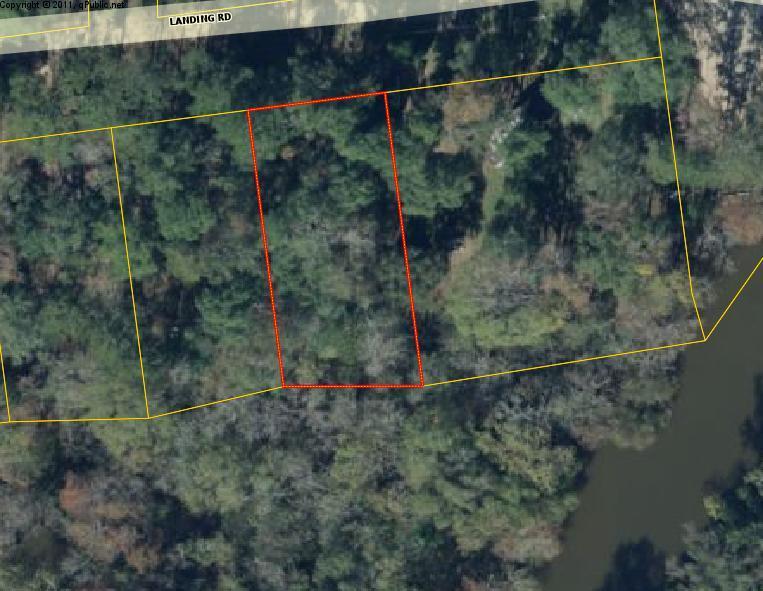 Need a weekend getaway spot? Check this lot out that is a stone's throw from a public boat launch and picnic facilities. Near Cedar Log Lake which leads to Choctawhatchee River. Call or message agent for details!
