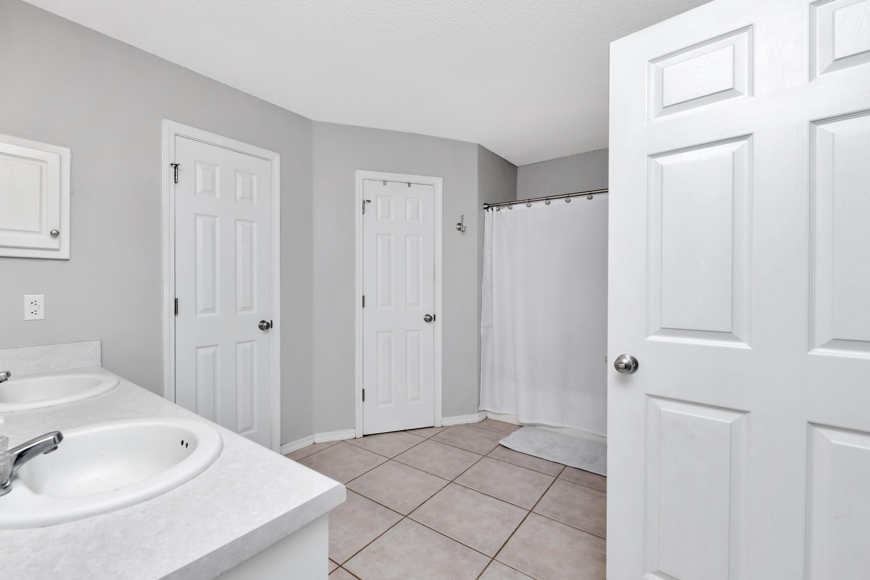 CHEROKEE BEND S/D - Residential