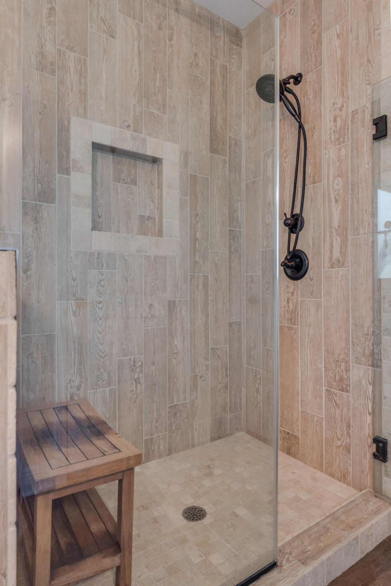 EAST BAY RIVER ESTATES 1ST ADDLOTS - Residential Lease