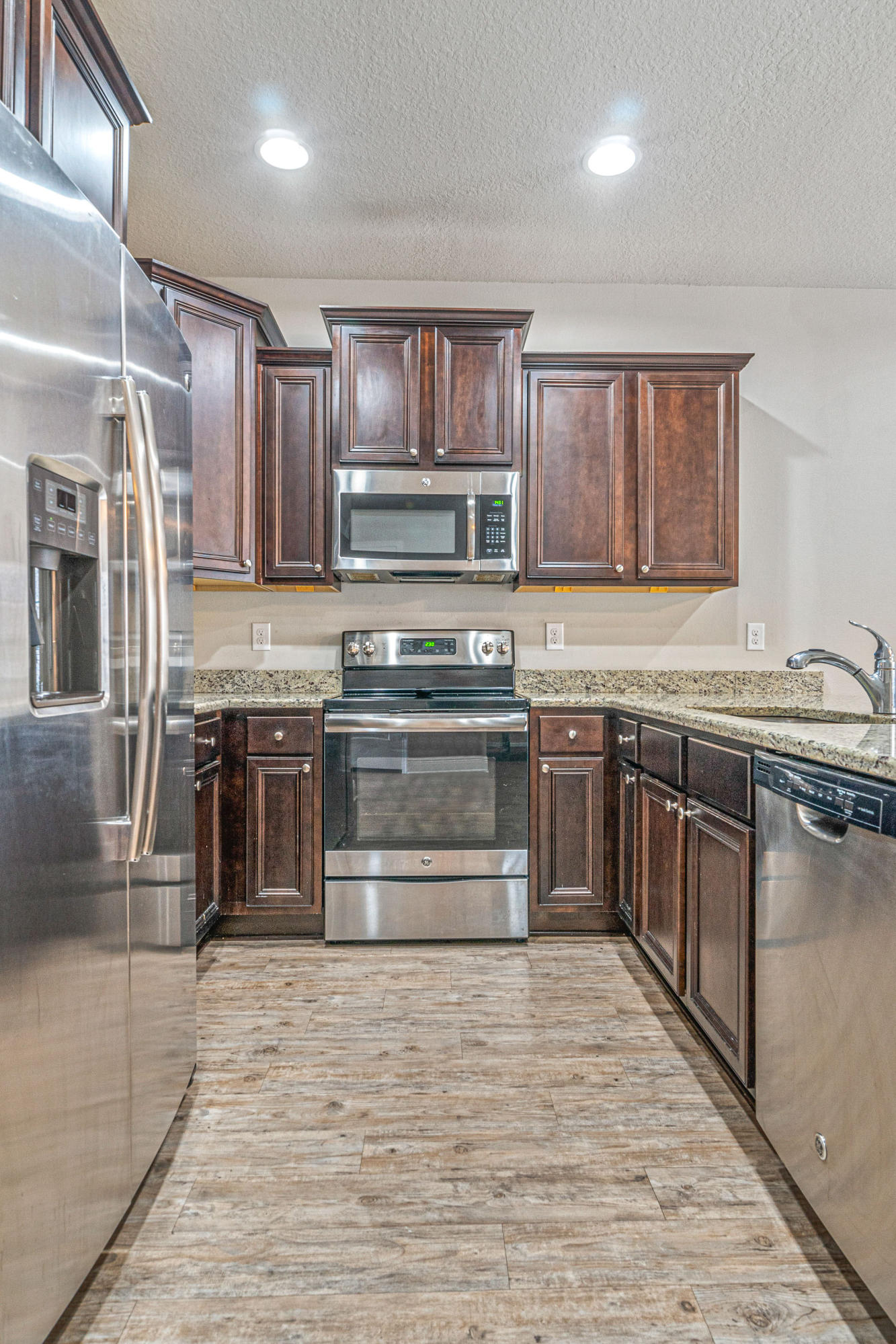 RESERVE POINTE - Residential