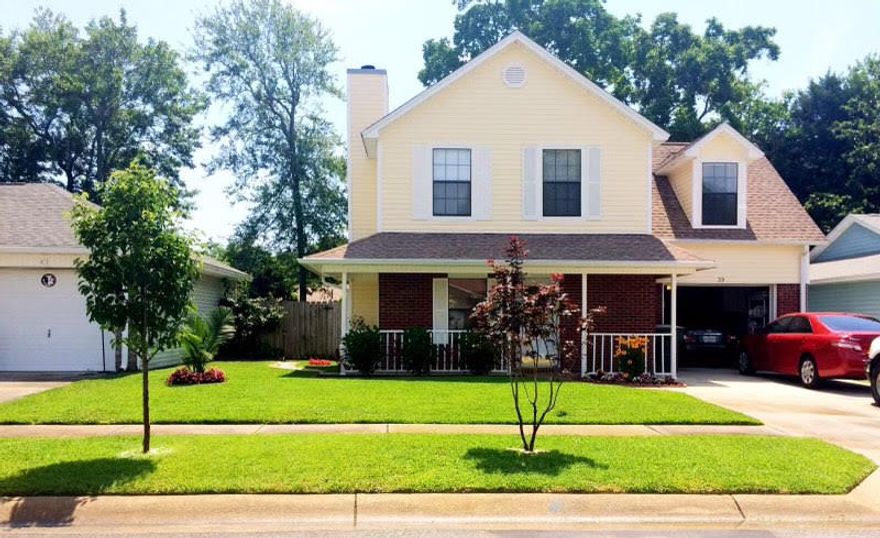 Just blocks from FWB high school, this 3 bedroom, 2.5 bath home can soon be yours.  This home is immaculate inside and out.  Open House Sunday April 25th 1-4 pm.