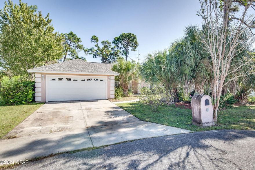 No HOA. Nestled on a cul-de-sac in the Hidden Pines neighborhood, this 3BR/2BA is available now. Located close tote navy base and beaches, this would be a fantastic home for a first time homebuyer, young family, retiree or even a great renal property. Make an appointment to view this one today!