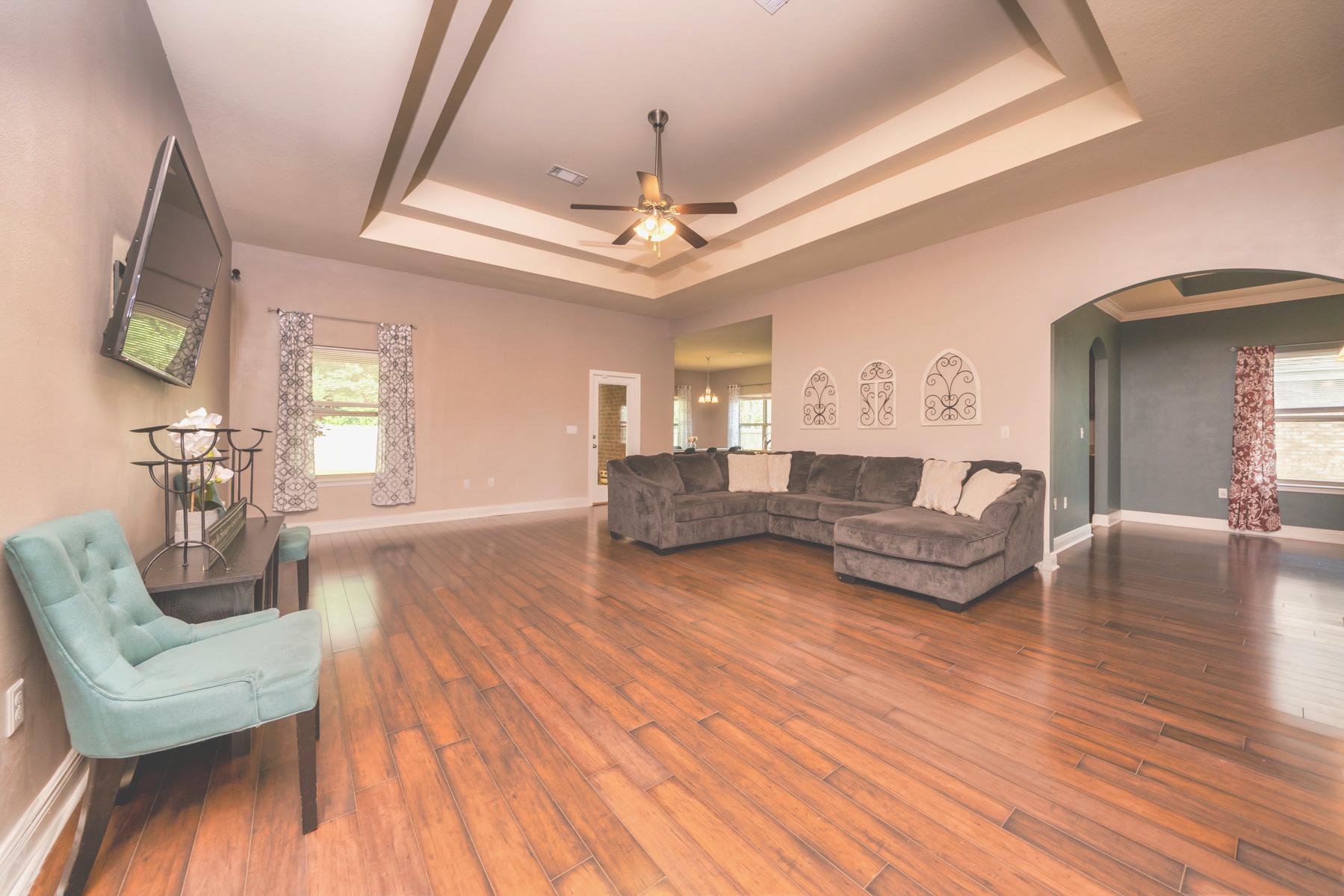 AUTUMN WOODS - Residential