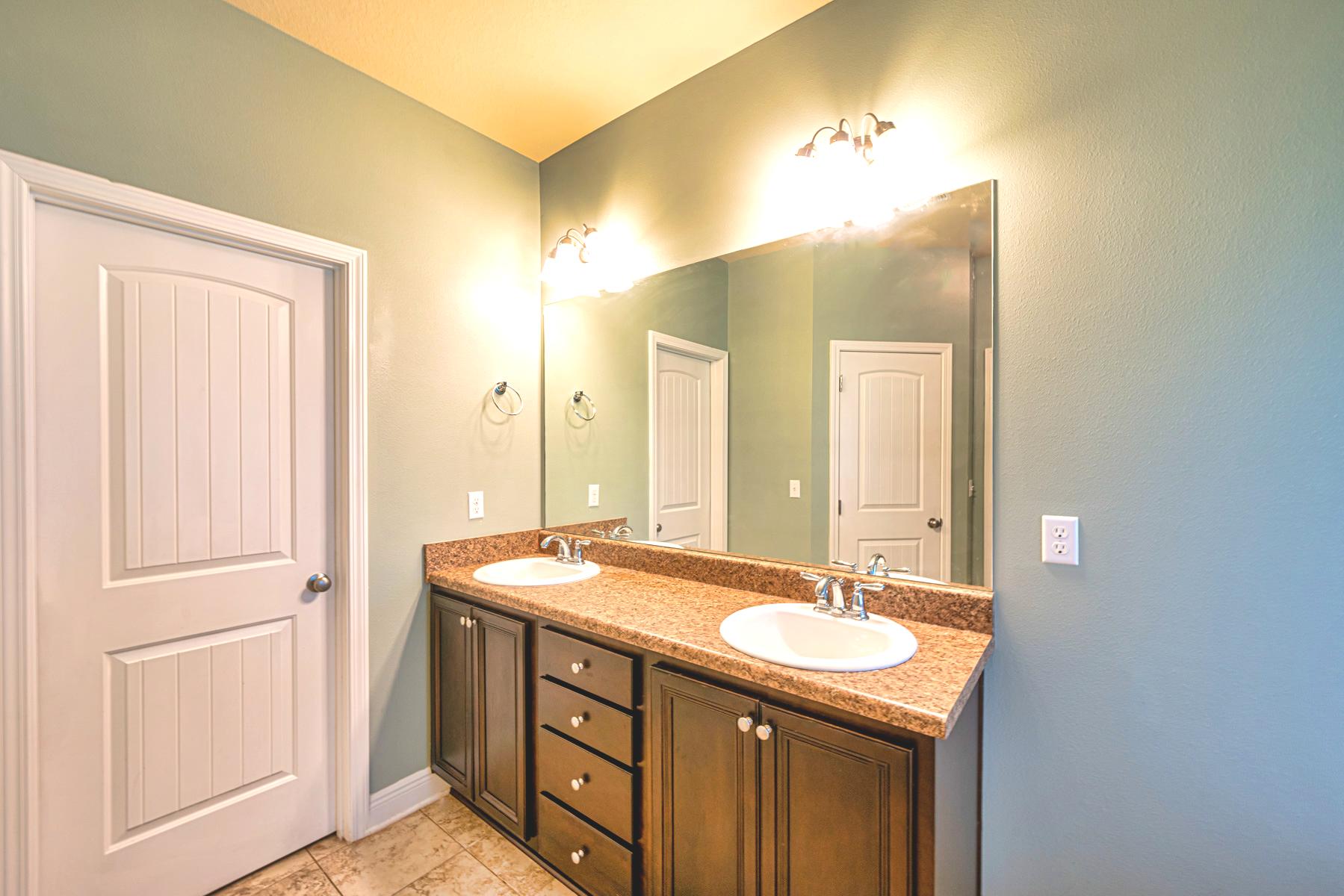 AUTUMN WOODS - Residential