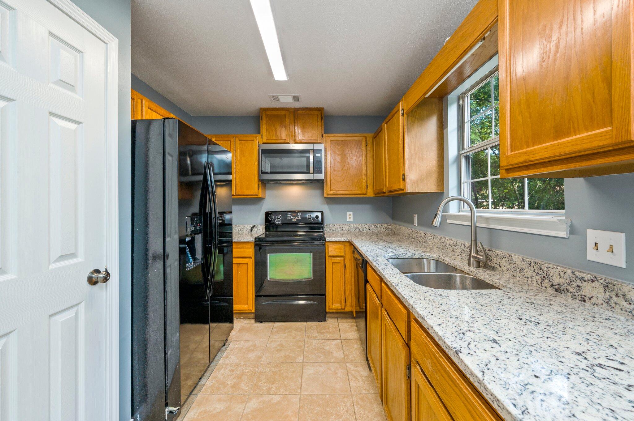 LAKE CHARLESTON - Residential