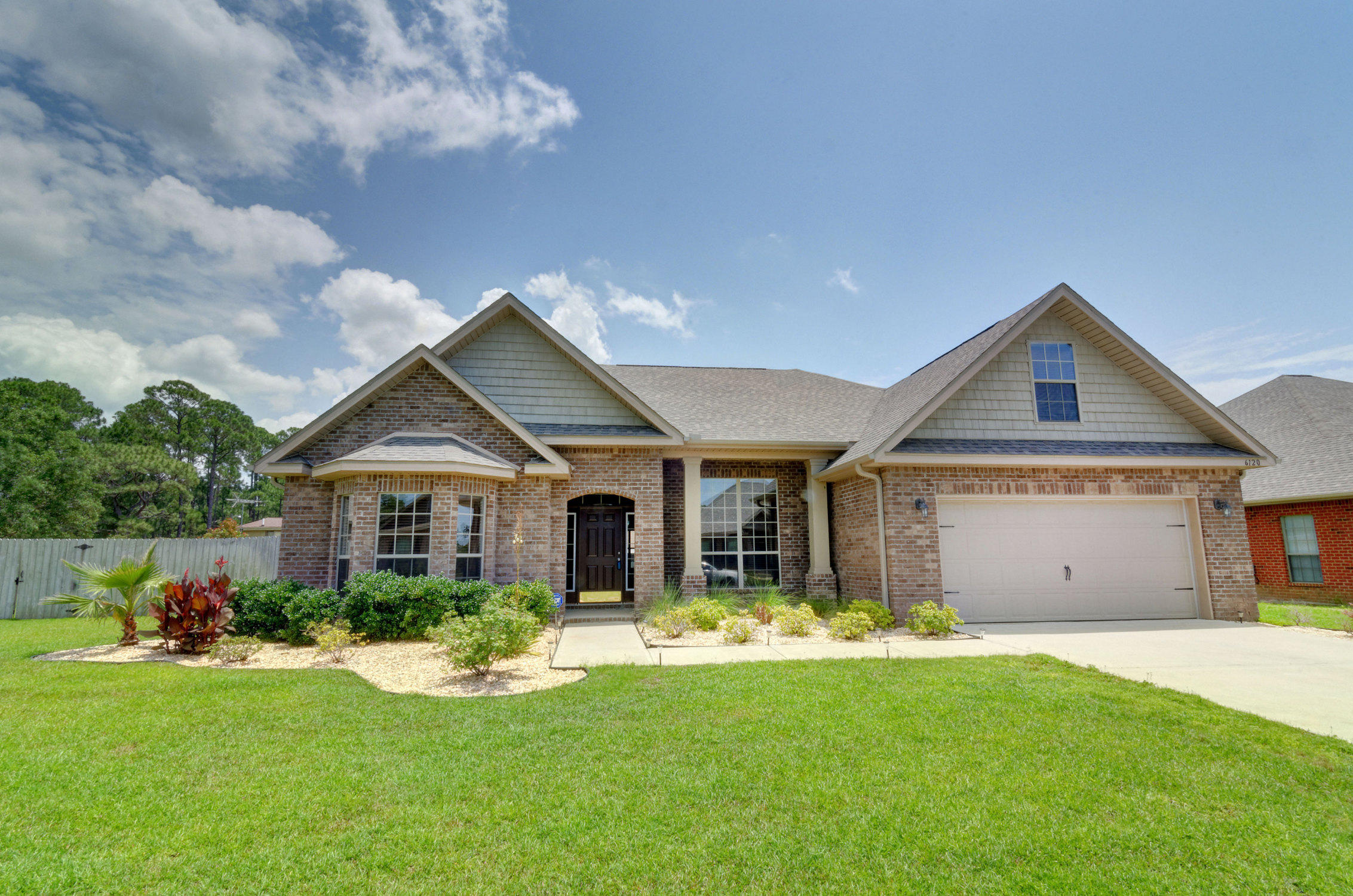THIS ONE WON'T LAST! HURRY! D.R. Horton Cynthia Plan features 4 Bedrooms, 1 of which is an upstairs ''Bonus Room'' and 2 Baths, a Formal Living room/Office with Bay Window and solid Double Doors, a Formal Dining Room with Tile Flooring and a Soaring Box Trey Ceiling, Open Kitchen with Granite countertops, Beautiful 36'' recessed panel Maple Cabinets, Staggered with Crown Molding and G.E. Appliances. The Master Bedroom is spacious with a Box Trey and Relaxing Sitting Area, Master bath has Granite Countertop Raised Double Vanity, Separate Shower with Glass Door, Large Soaking Tub with Frosted Window above, Enclosed Elongated Toilet and Massive Walk in Closet. Sitting area opens to Covered Porch as does the Family Room.WATCH VIRTUAL TOUR!!http://fusion.realtourvision.com/framelink/9986