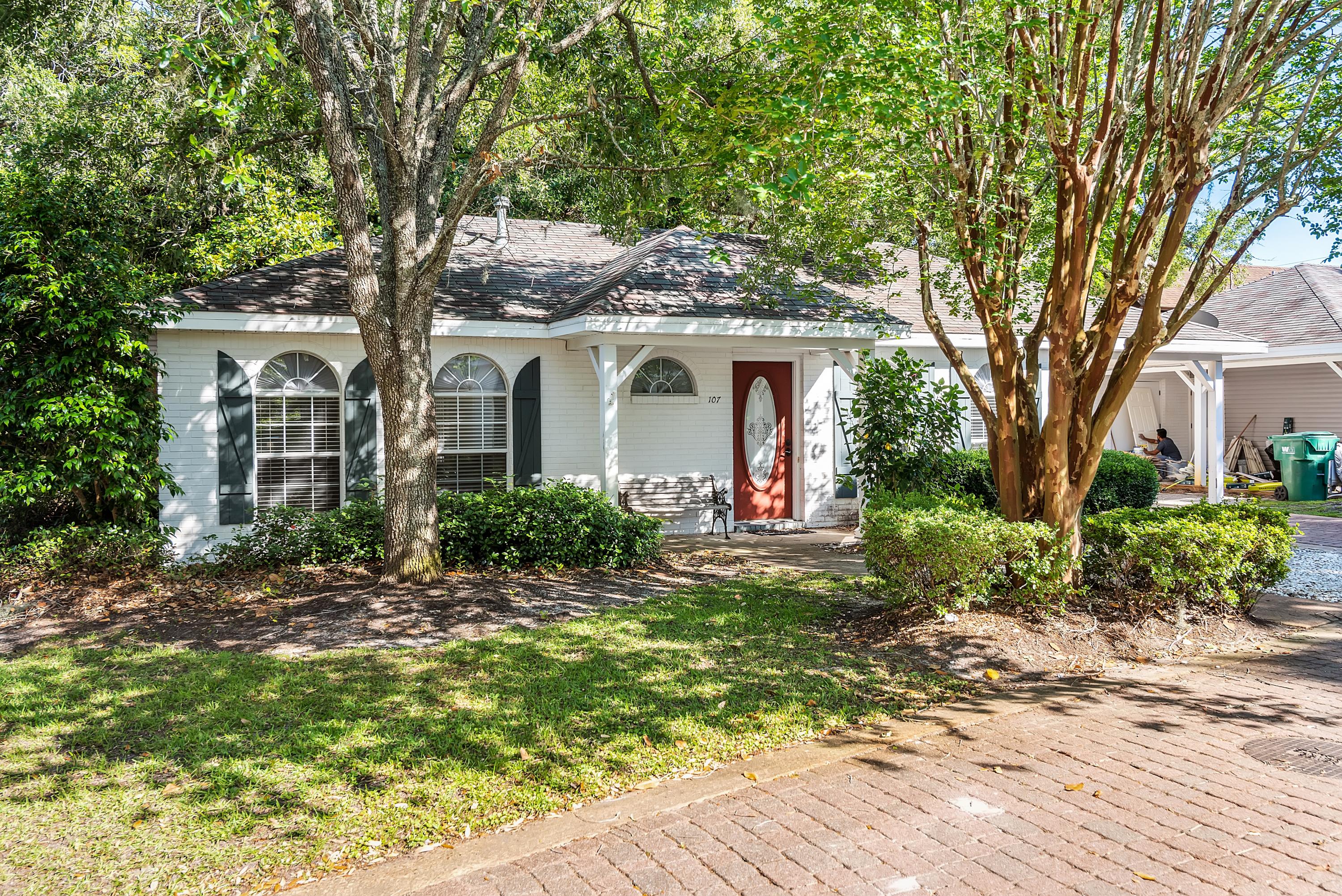 OAK HARBOUR T/H VILLAS - Residential