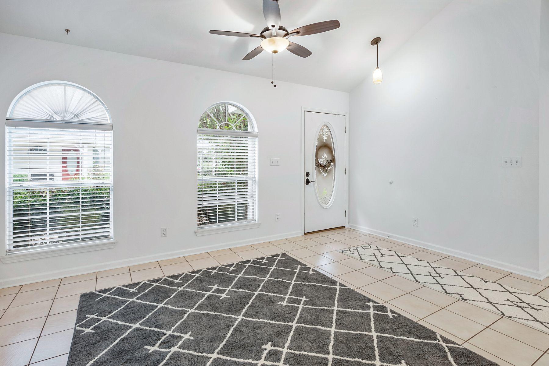 OAK HARBOUR T/H VILLAS - Residential