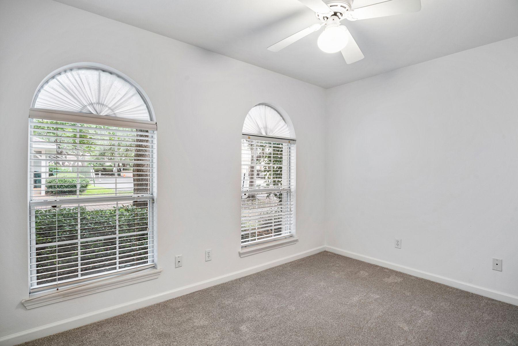 OAK HARBOUR T/H VILLAS - Residential